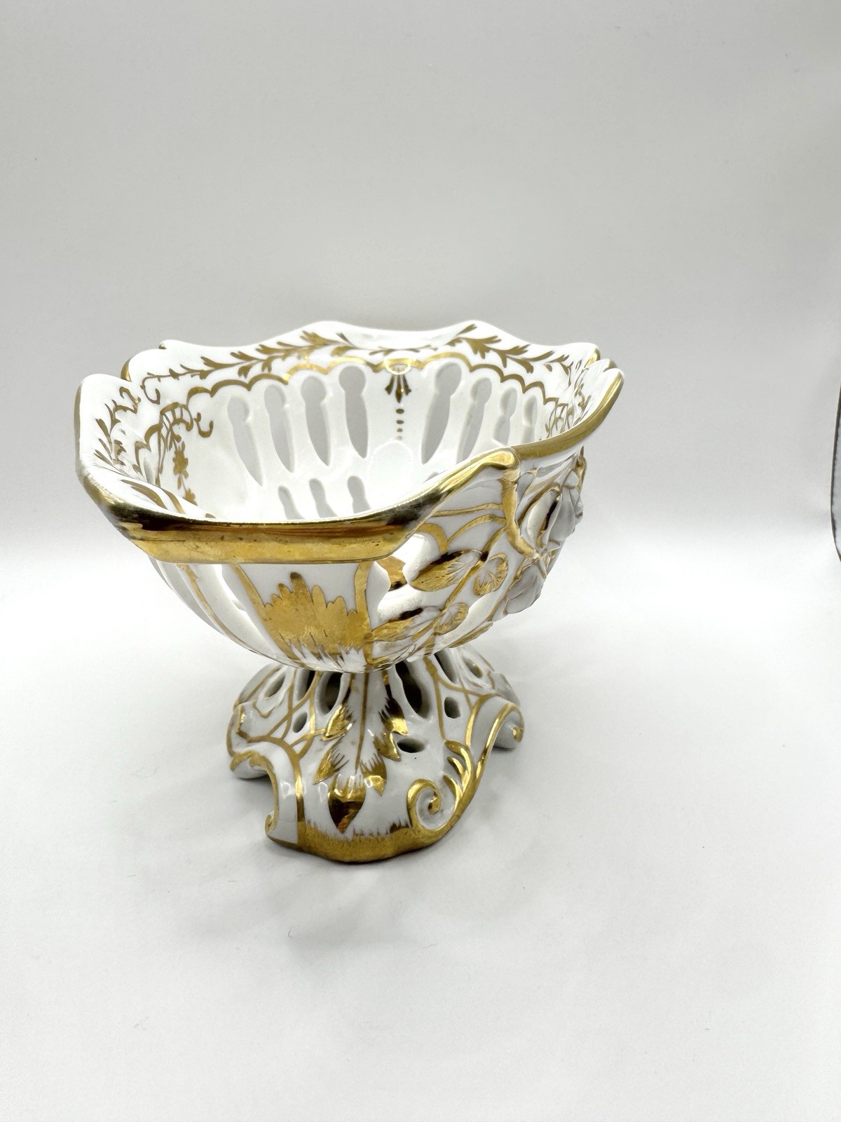 Andrea By Sadek Porcelain Pedestal Candy Dish Gold Gilt Floral Regency