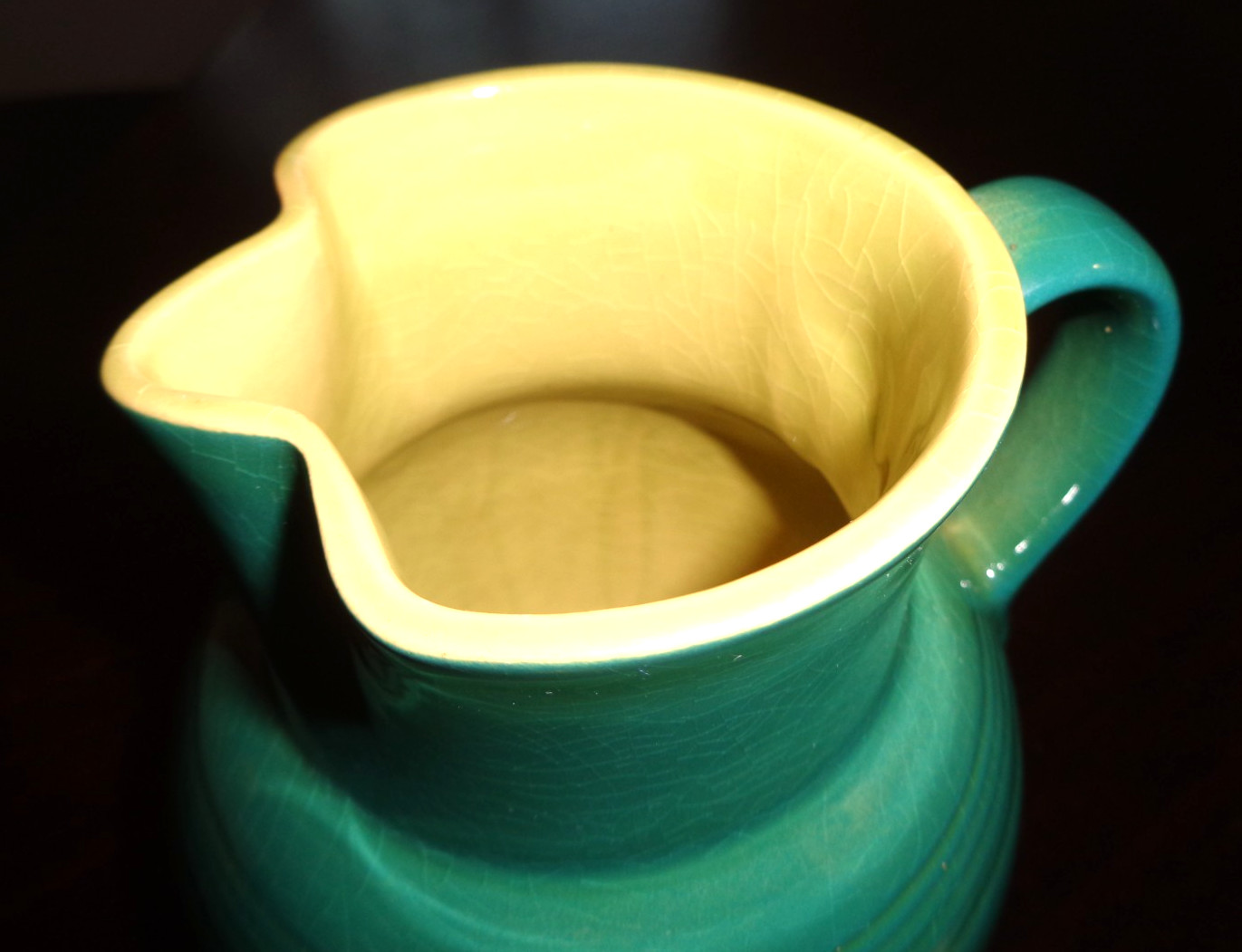WONDERFUL VINTAGE ROSEVILLE POTTERY DARK GREEN/TEAL PITCHER w/YELLOW INTERIOR