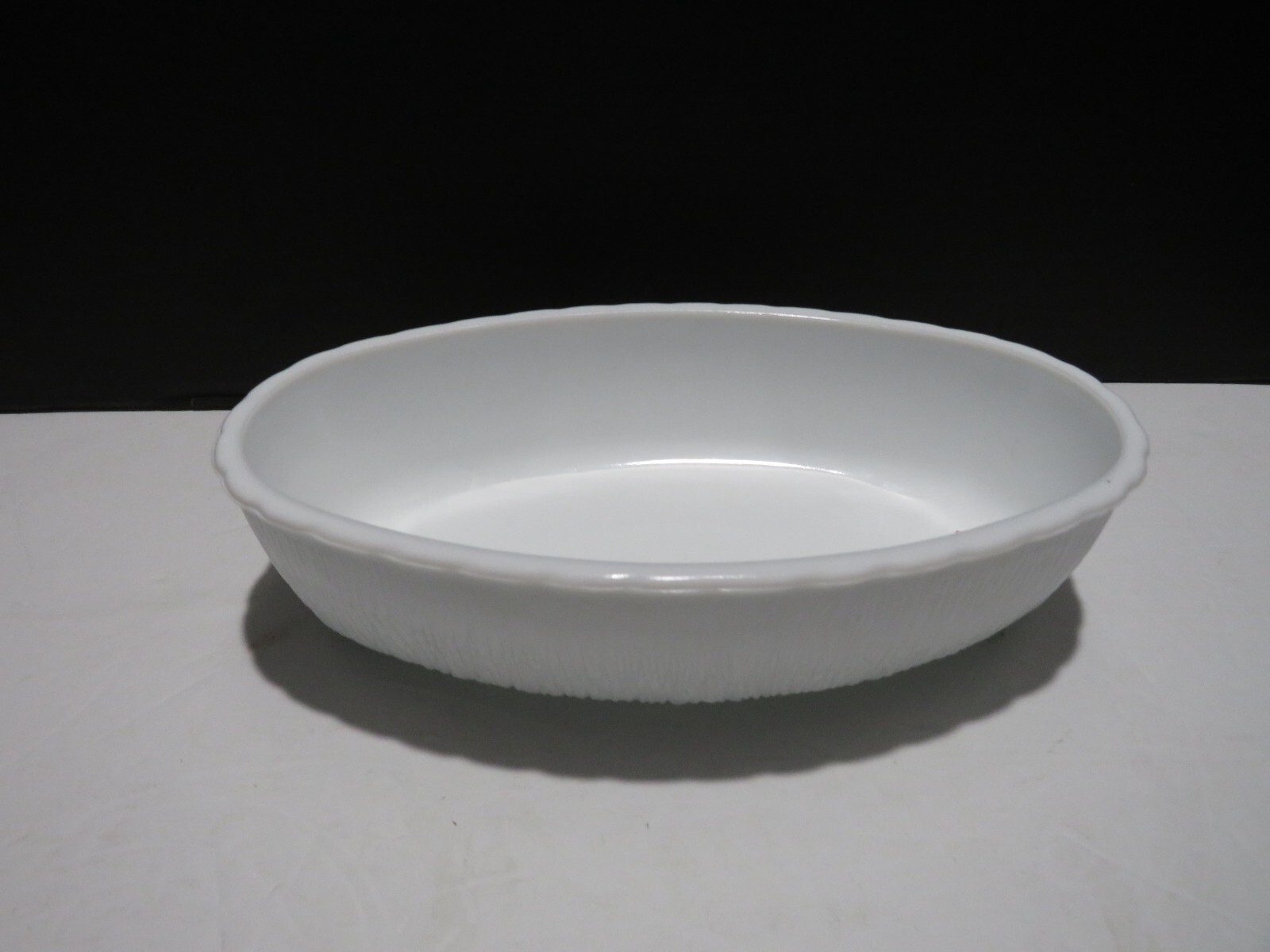 VTG 1975 FTD OVAL MILKGLASS PLANTER/SERVING DISH RIDGED FINISH WHITE