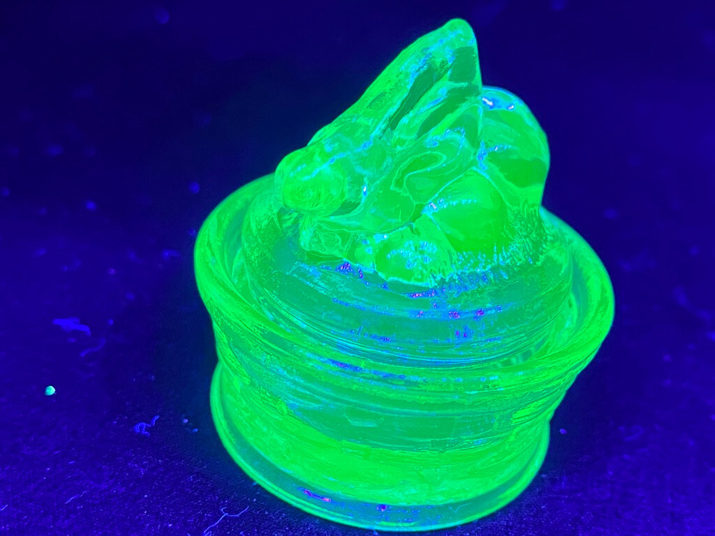 Green Vaseline uranium glass bunny rabbit on nest basket Easter glows teal blue