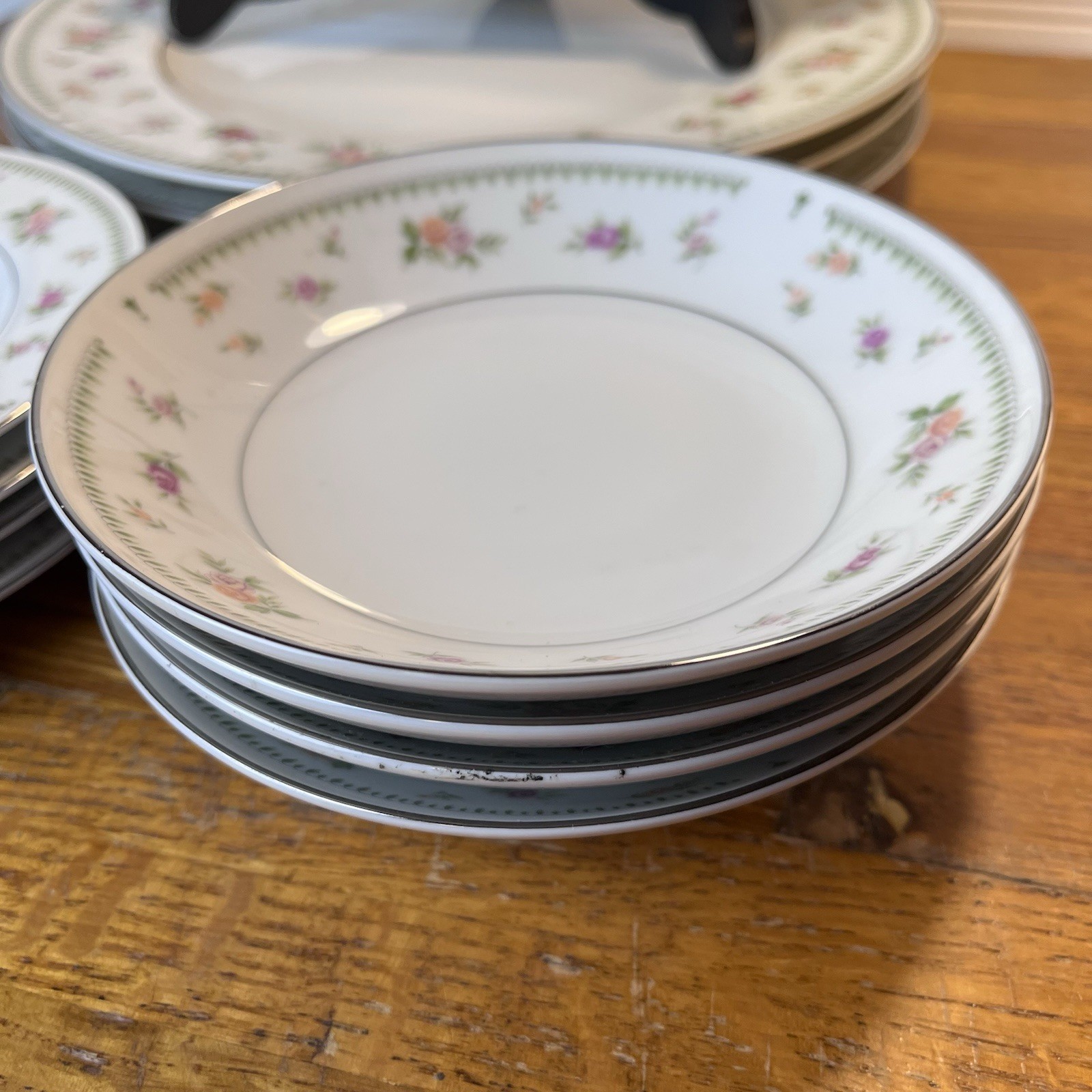 Vtg Abingdon Fine Porcelain China – Rose – Japan – Service for 4 – c1980s