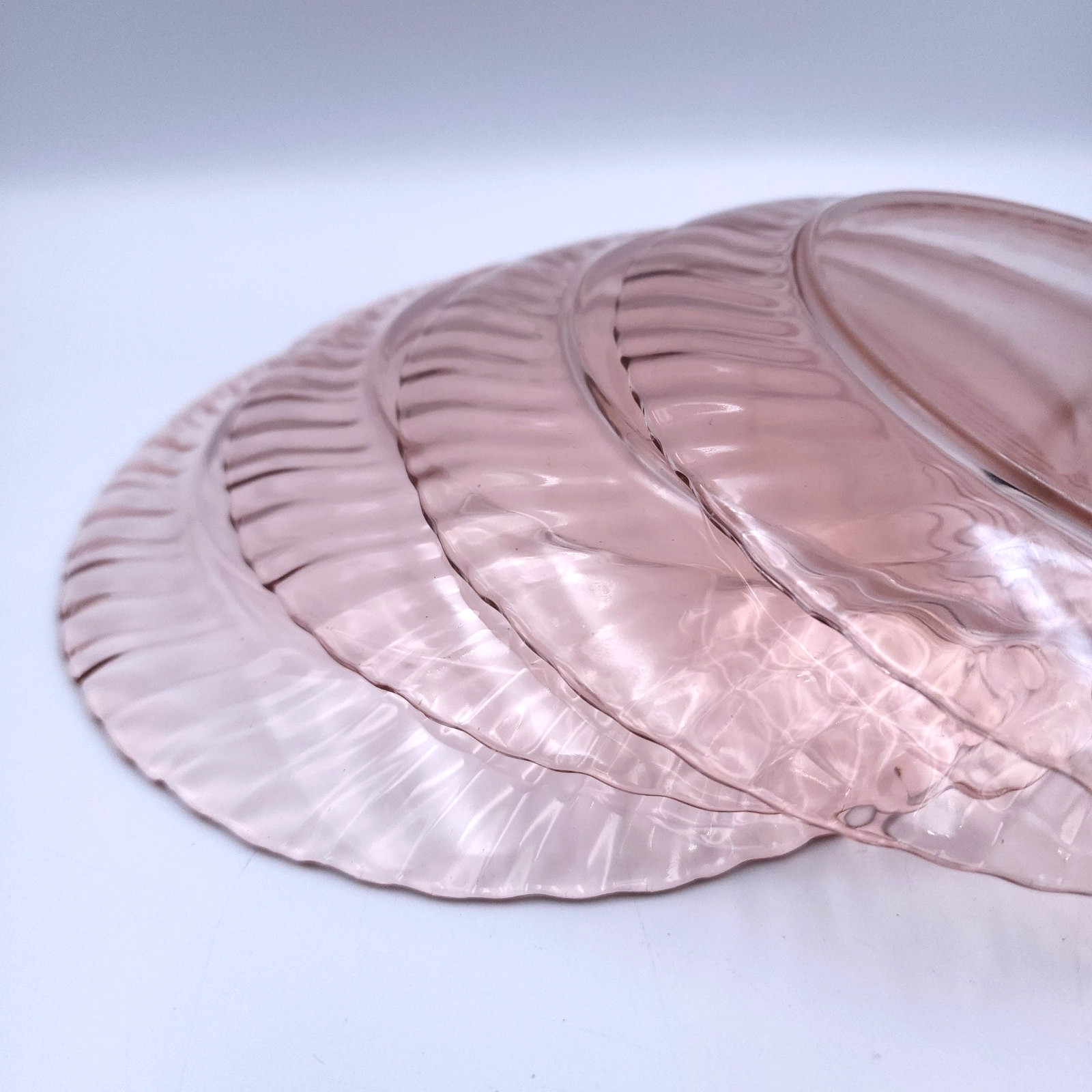 4 – Arcoroc Rosaline Pink Swirl Glass Salad Dessert Plates 7.75 in – France