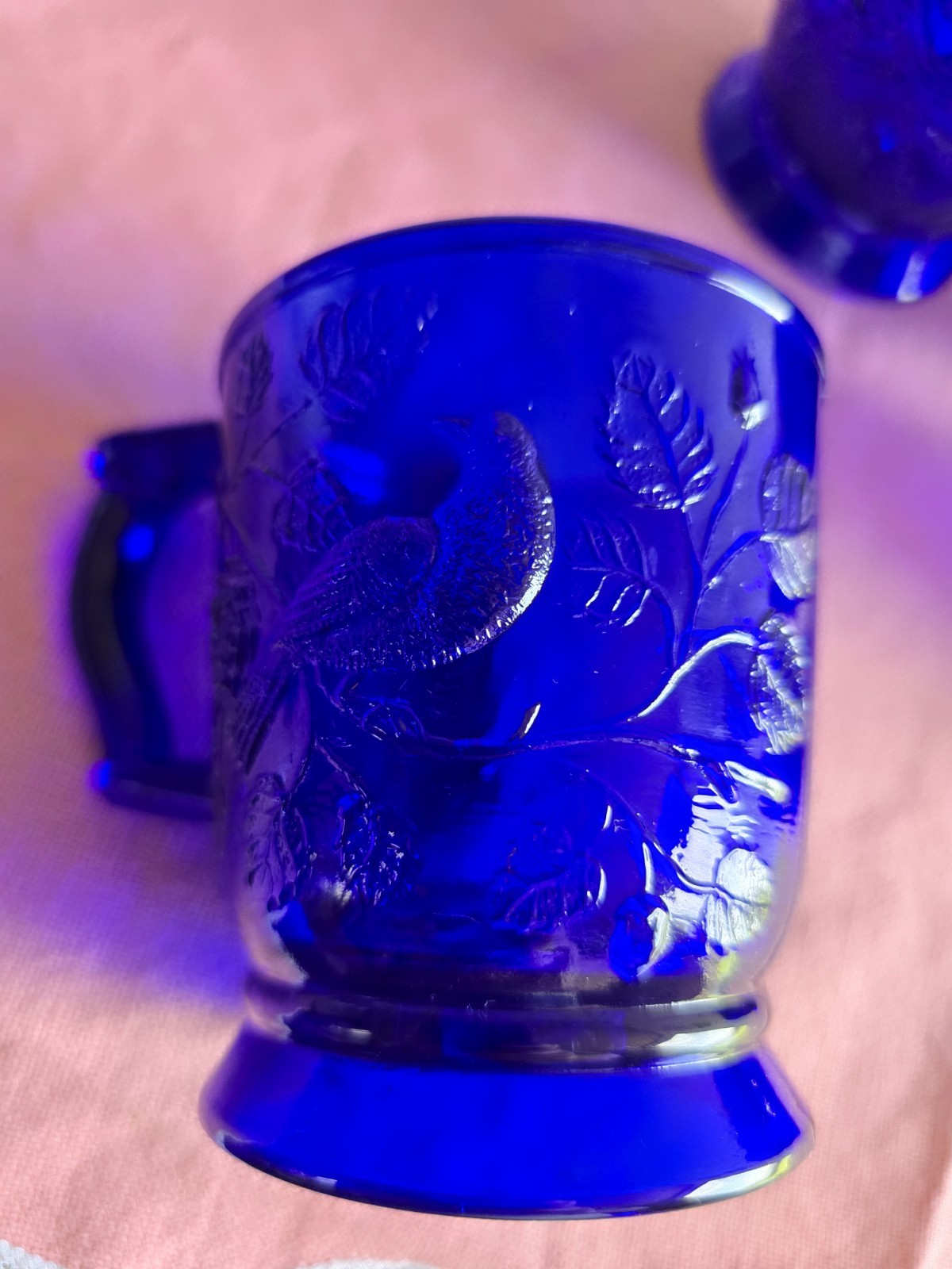 Set Of Mosser Glass “Robin in a Tree” 8oz Mug Cobalt Blue Bryce Brothers Design