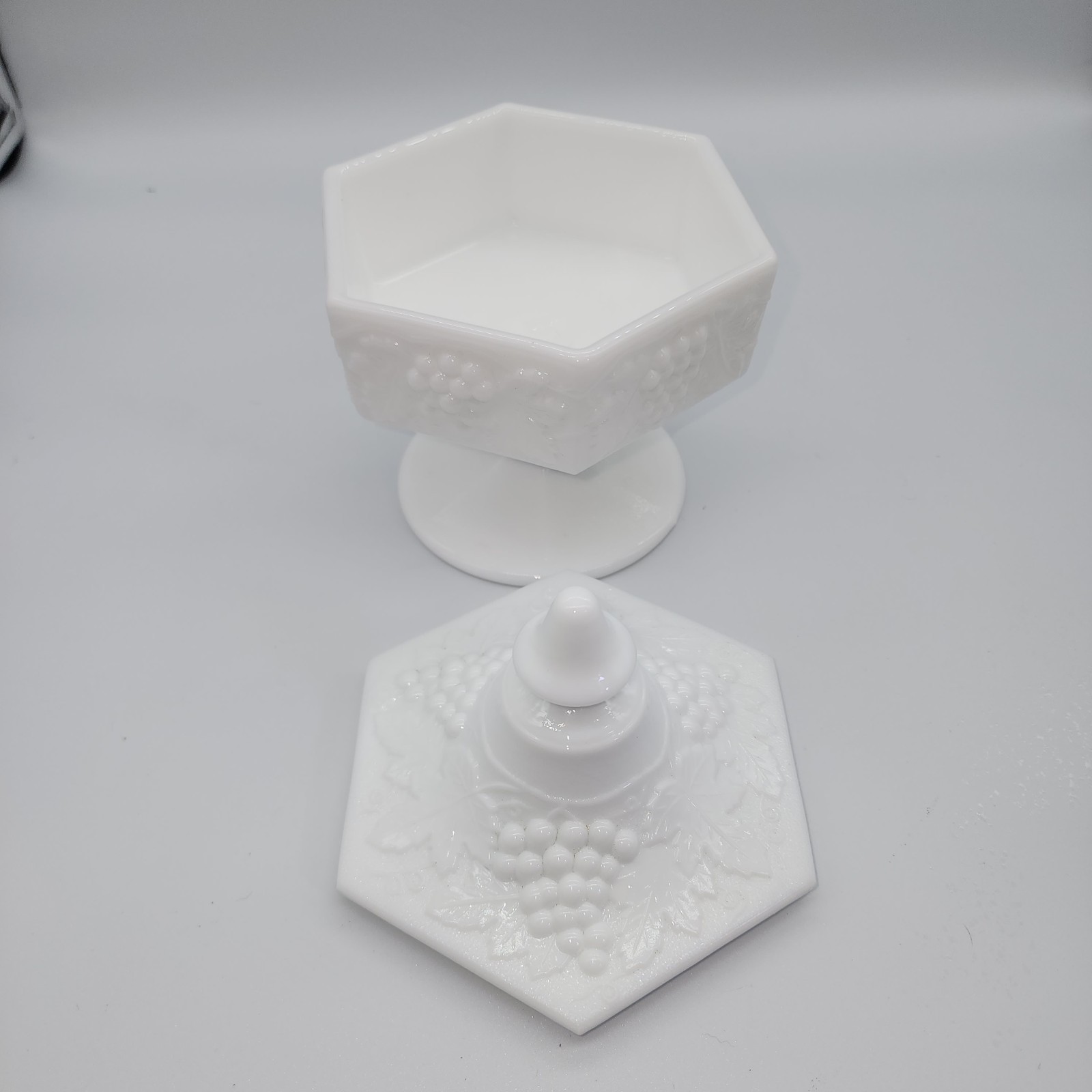Vtg Indiana Glass Milk Glass Covered Candy Dish Octagon Pedestal Harvest Grape