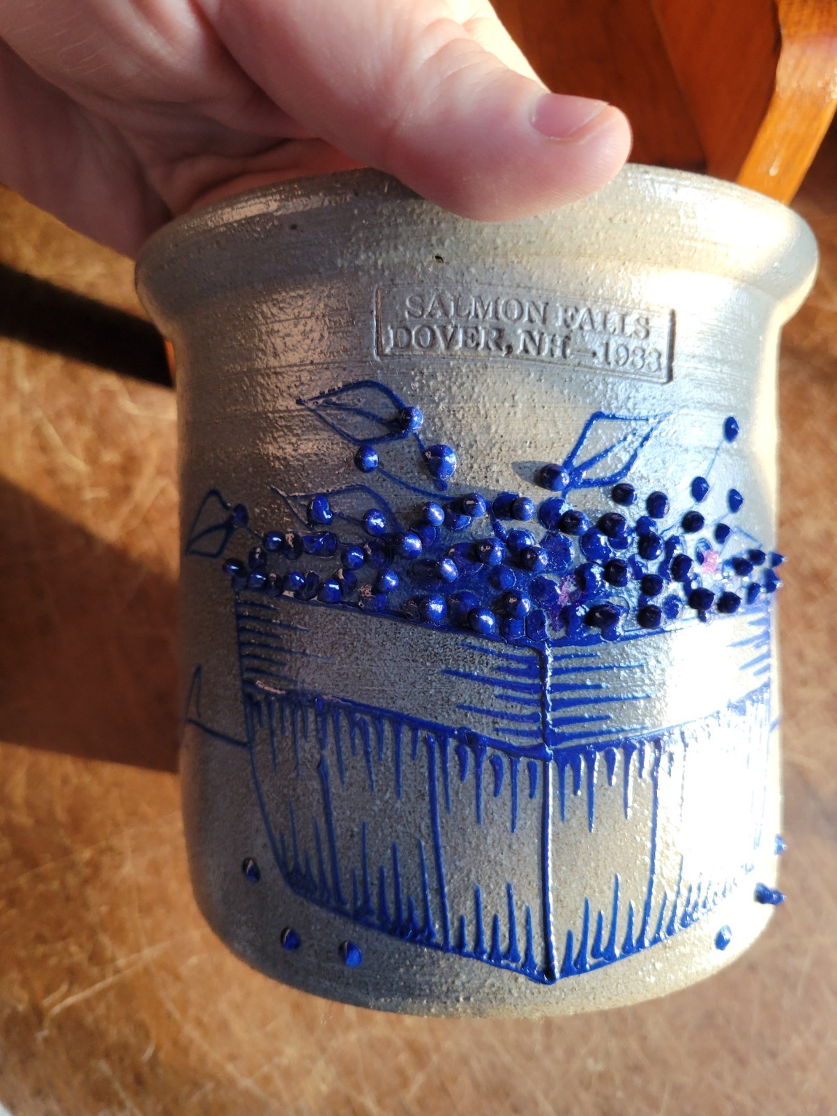 Salmon Falls Stoneware Pottery Crock Blueberry Basket 1988 With Decor Wood Chair