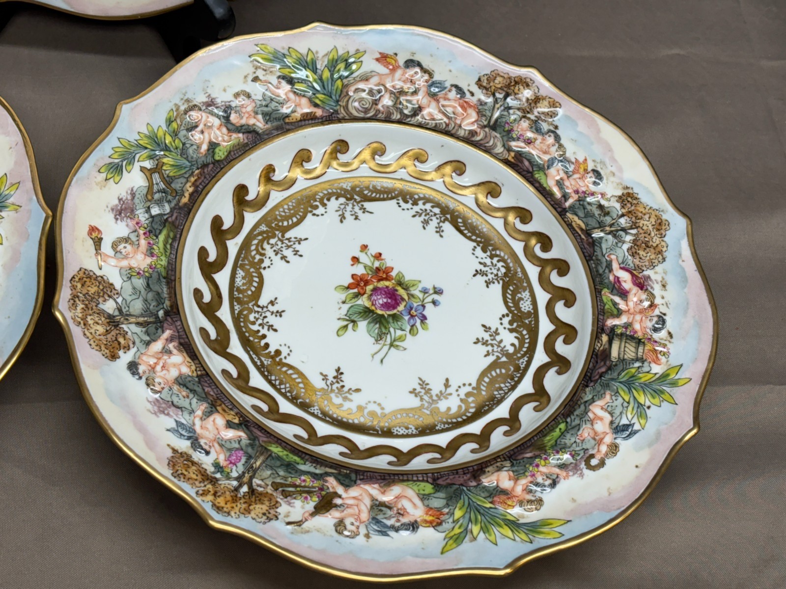 Capodimonte “CHERUBS” Antique Porcelain ~ Set of 3 ~ Dinner Plates ~ 10 1/4″