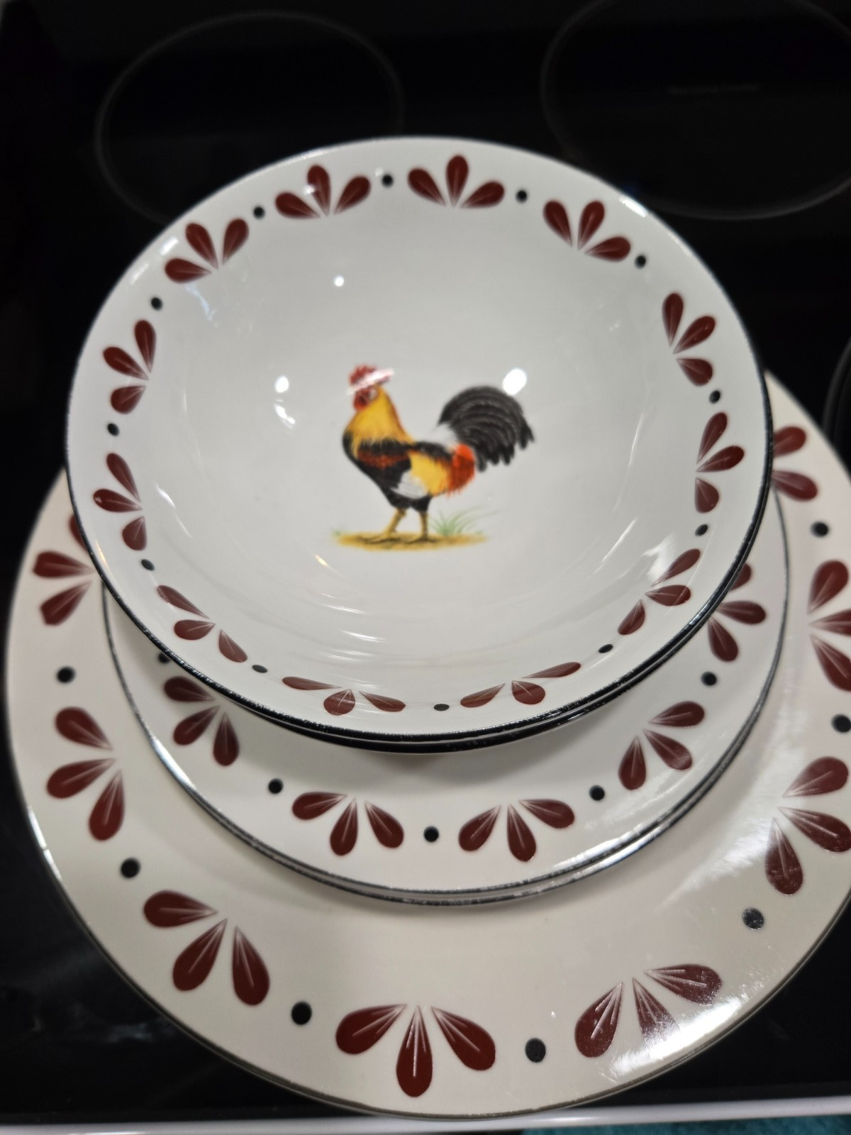 Todays Home Rooster Center, Brown Feathers on Rim (10 pcs.)