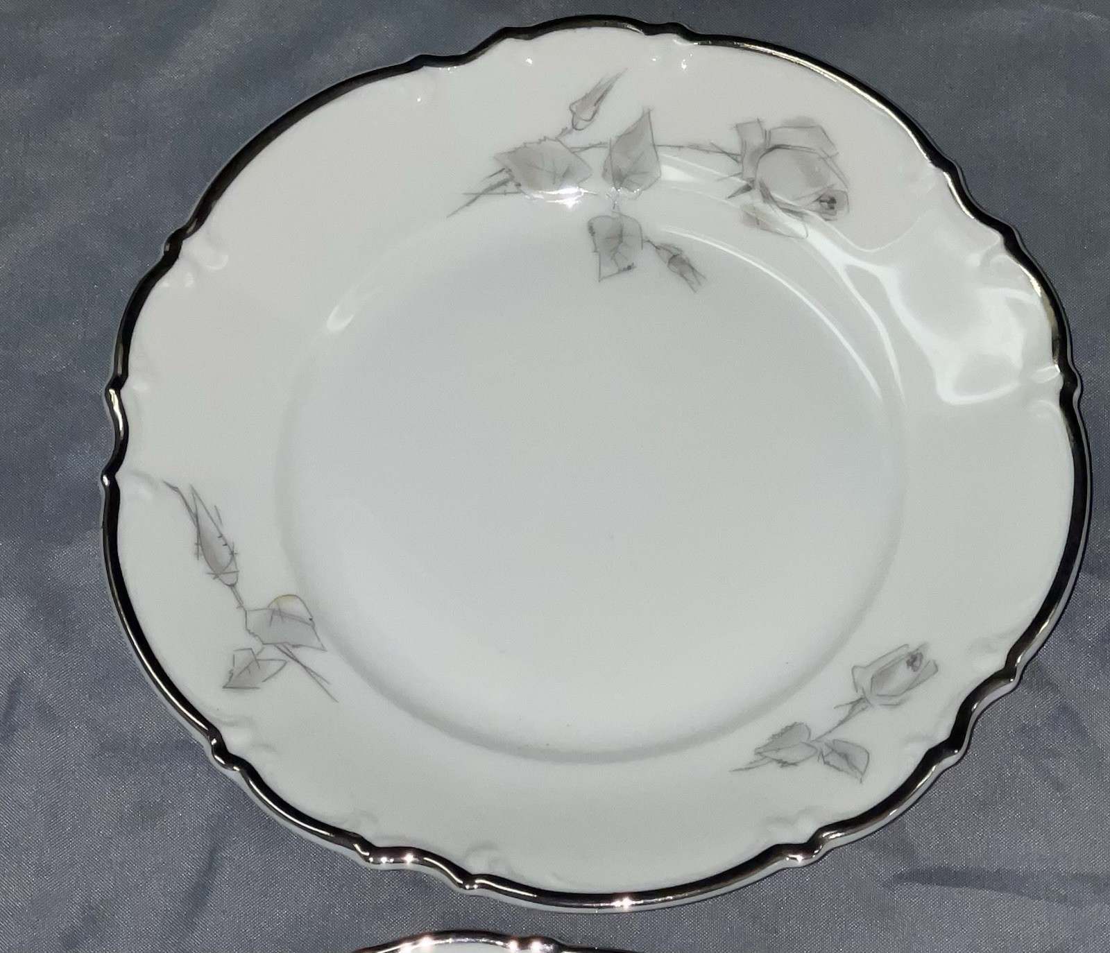 Set of 8 Hutschenreuther Sylvia Platinum Trim Bread Plates Bavaria 6.25 in.