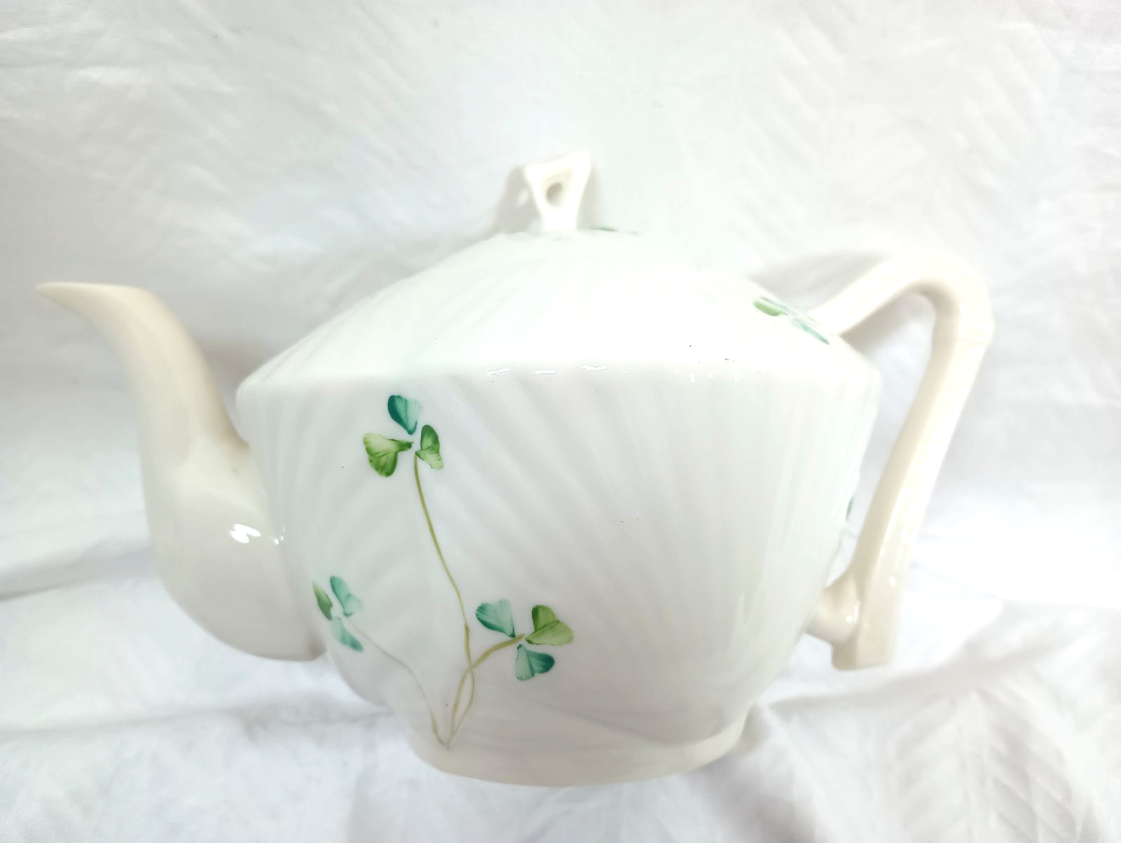 Belleek teapot, Milennium 2000. Shell pattern with shamrocks. DS07
