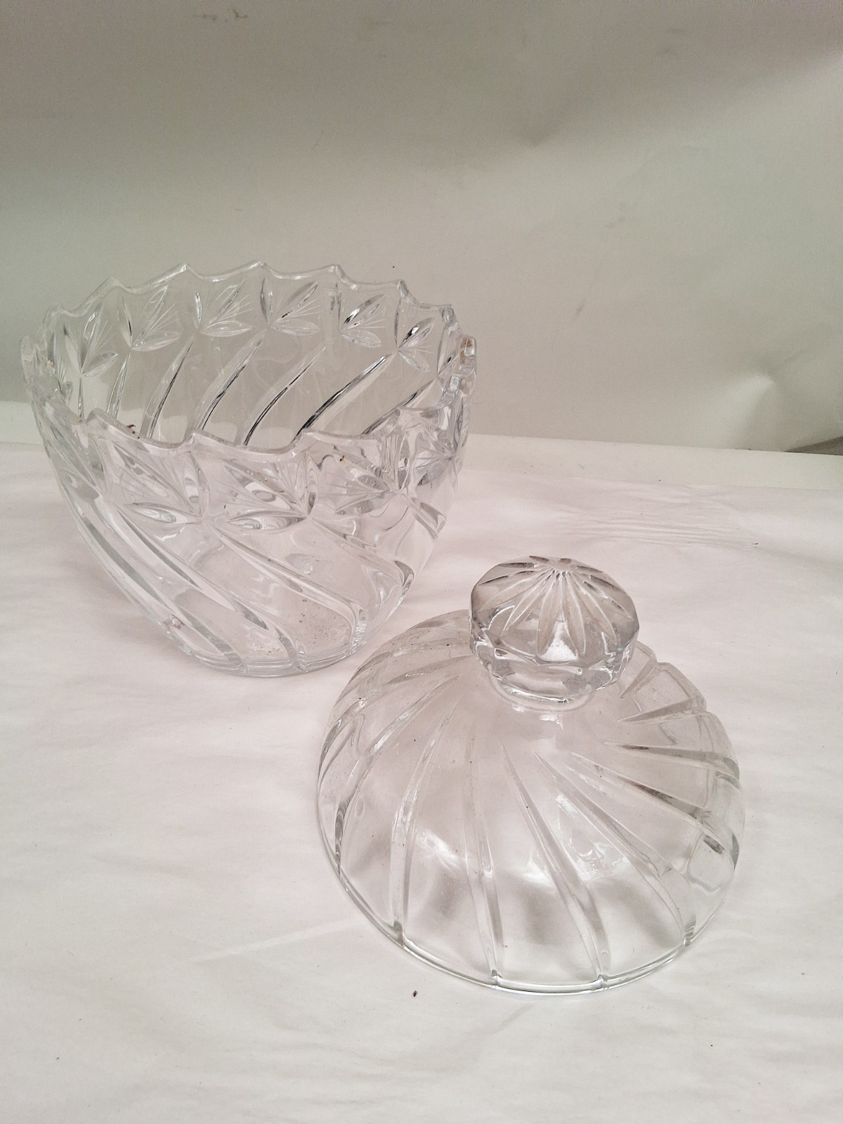 Crystal 10″ Glass Lidded Dish