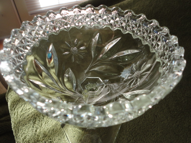 US Glass Co Floral & Diamond Pedestal Bowl Compote 5-1/2 in tall Vintage