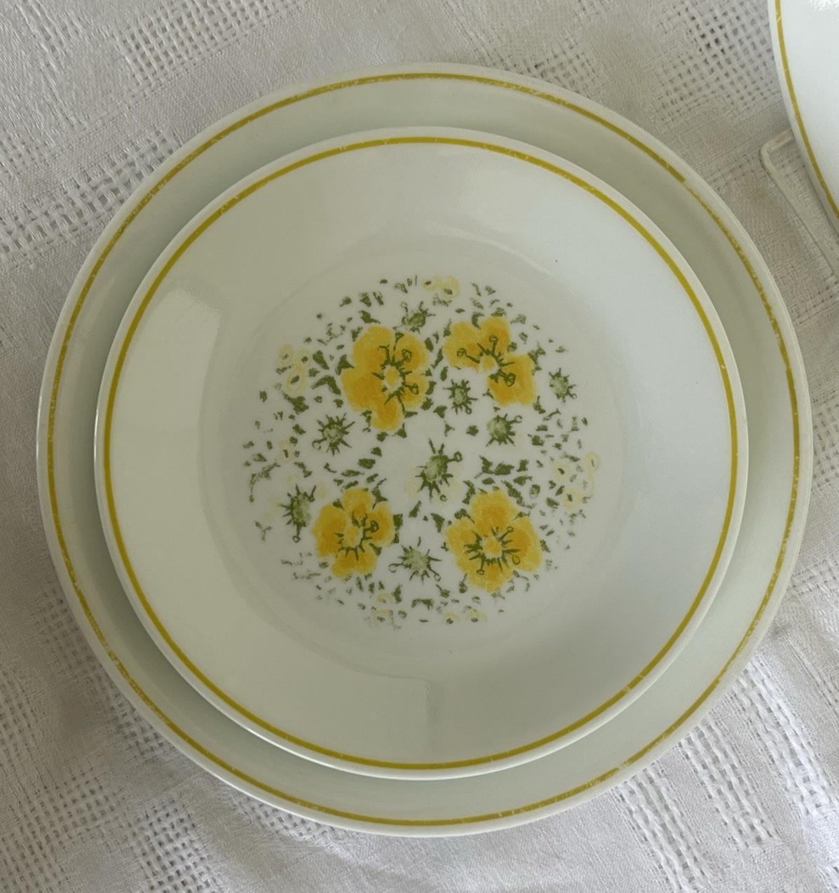 Vintage Corelle April Showers-8 Plates-4 10.25″ & 4 8.5″ Dinner/Luncheon Yellow