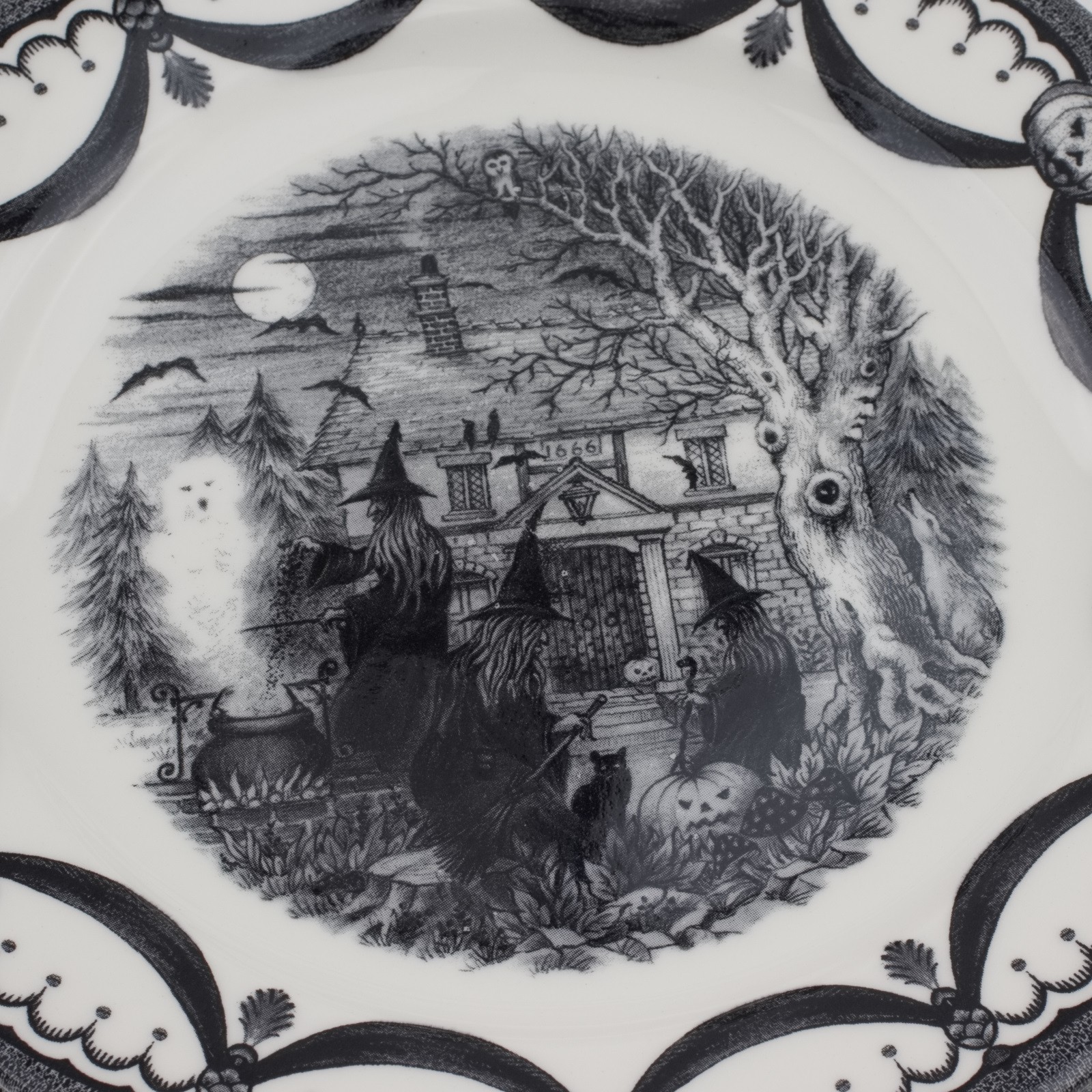 Royal Stafford Witch Coven Black Cat Salad Plates Set of 4 Halloween
