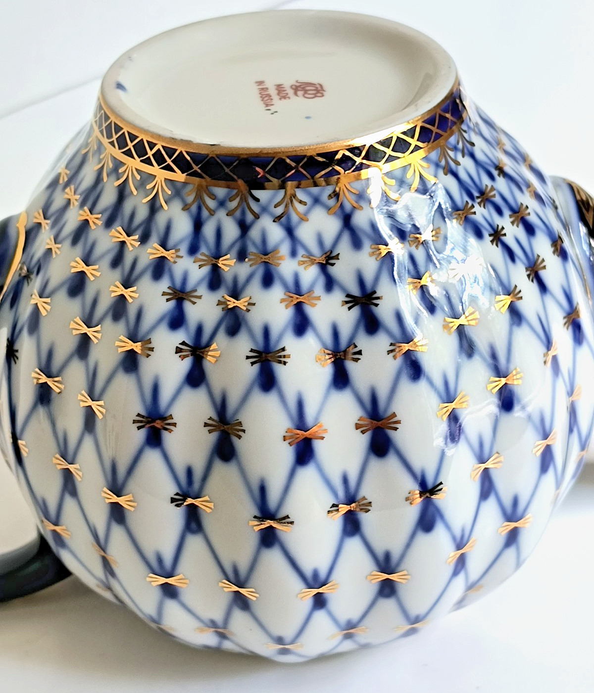 VINTAGE LOMONOSOV RUSSIAN IMPERIAL COBALT NET with GOLD PORCELAIN TEAPOT 5 1/4″