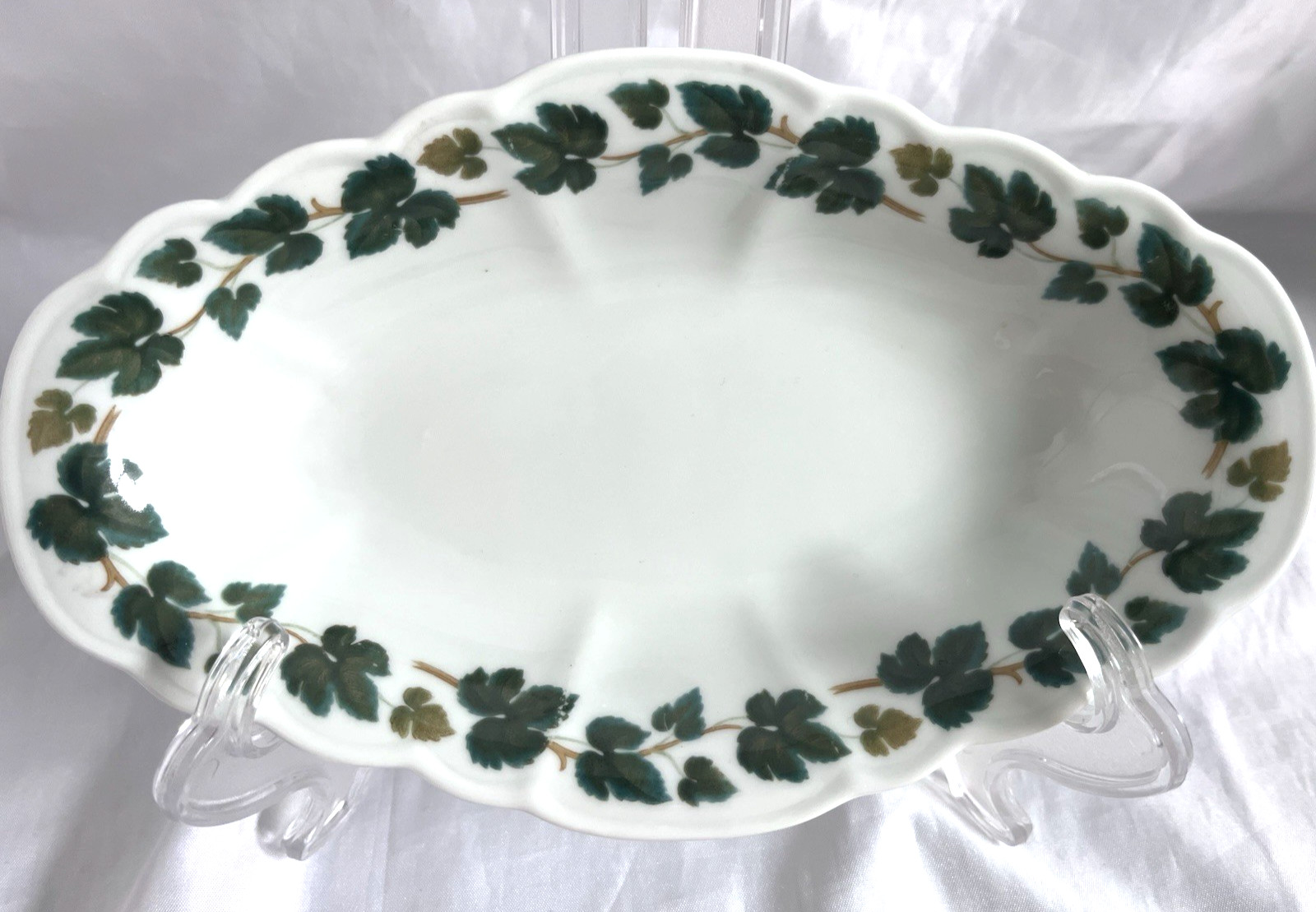 HUTSCHENREUTHER GELB WEINLAUB (Maria Teresa–Arbor) oval serving bowl. 9 3/8″
