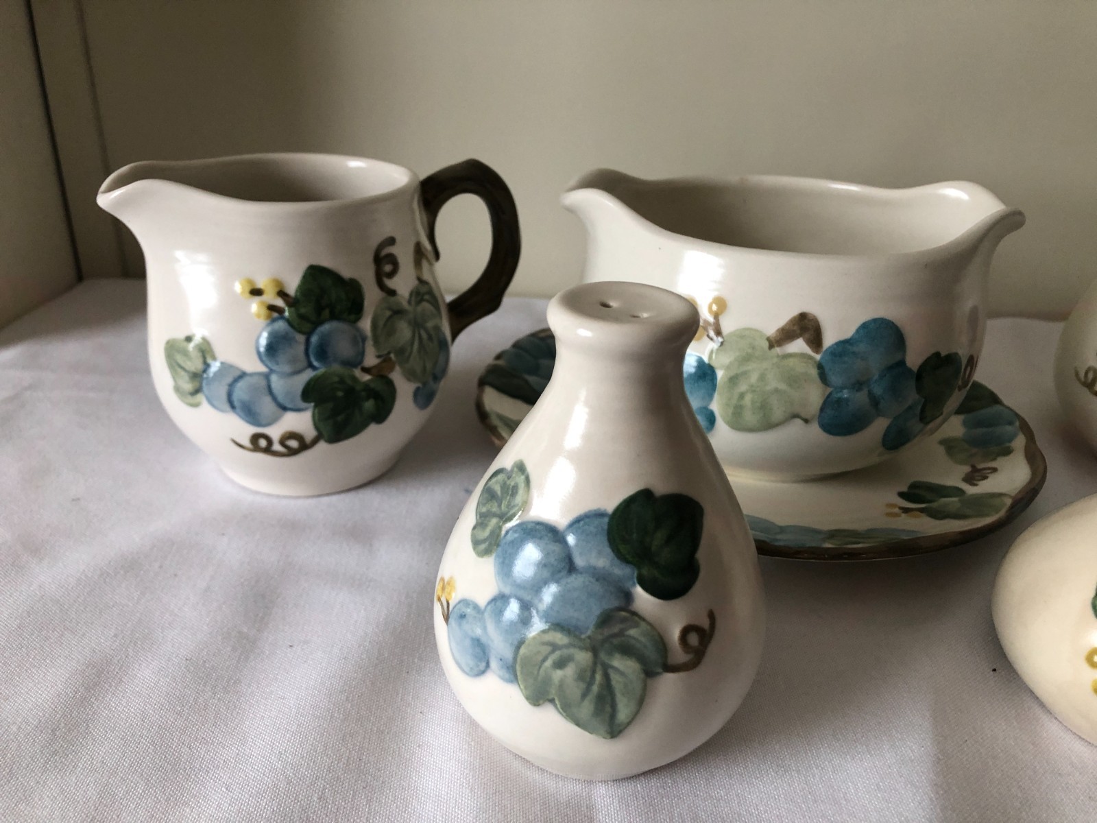 Vintage Metlox Poppytrail “Sculptured Grape” Dinnerware Lot 6 Pcs