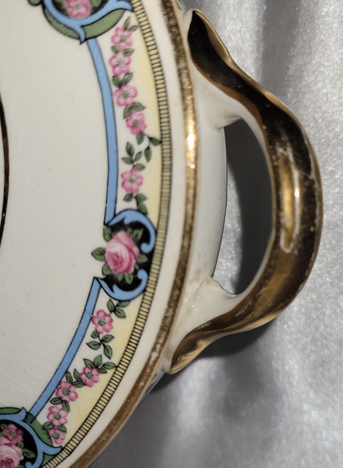 Vtg Royal China International Covered Casserole W/Pink Rose Garland Blue Scroll