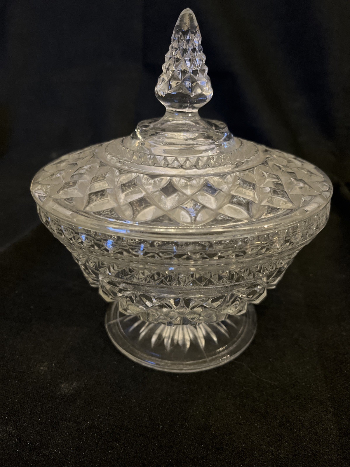 Anchor Hocking Wexford Covered Candy Dish Pedestal Crystal Glass w Lid 7.5 In