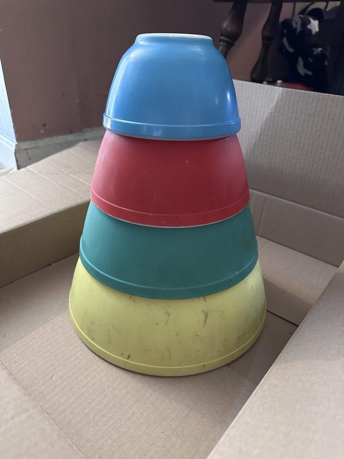 VINTAGE PYREX MIXING BOWLS 4 PC. SET PRIMARY COLORS NESTING STACKABLE