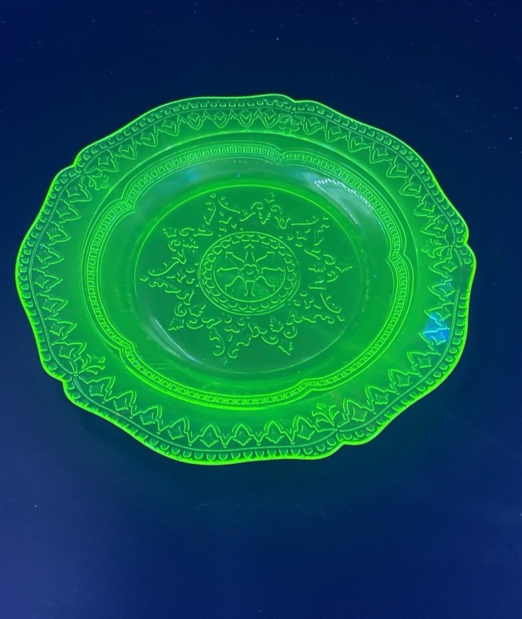 30’s Federal Glass “Patrician Spoke” Green Uranium Glass 7.75” Plate
