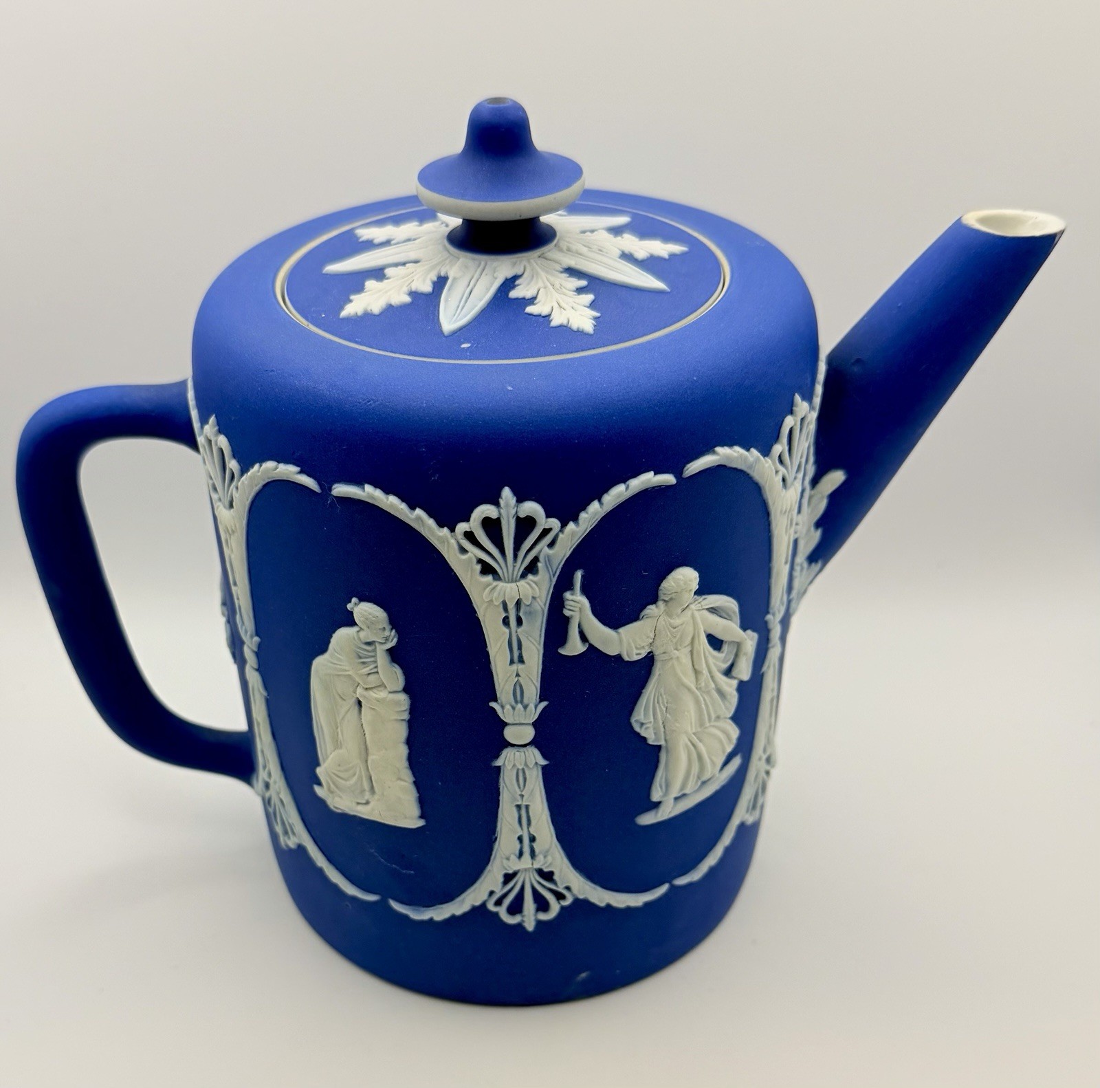 ANTIQUE WEDGWOOD STYLE COBALT BLUE JASPERWARE TEAPOT NEOCLASSICAL UNMARKED? FLAW