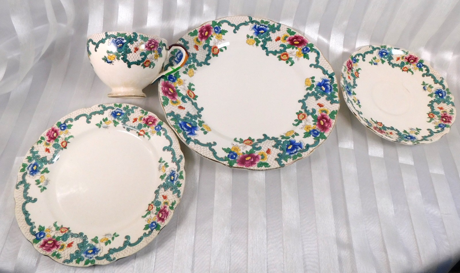 Royal Cauldron Four Piece Luncheon Set in Victoria # 26130