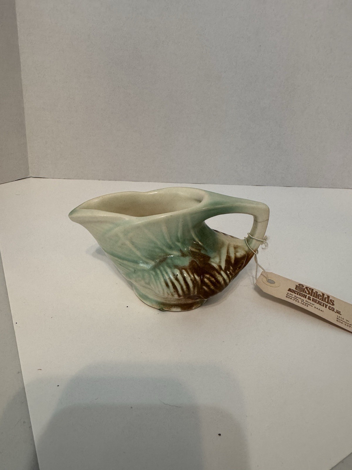 vintage gravy boat 6 in x 3.5 in
