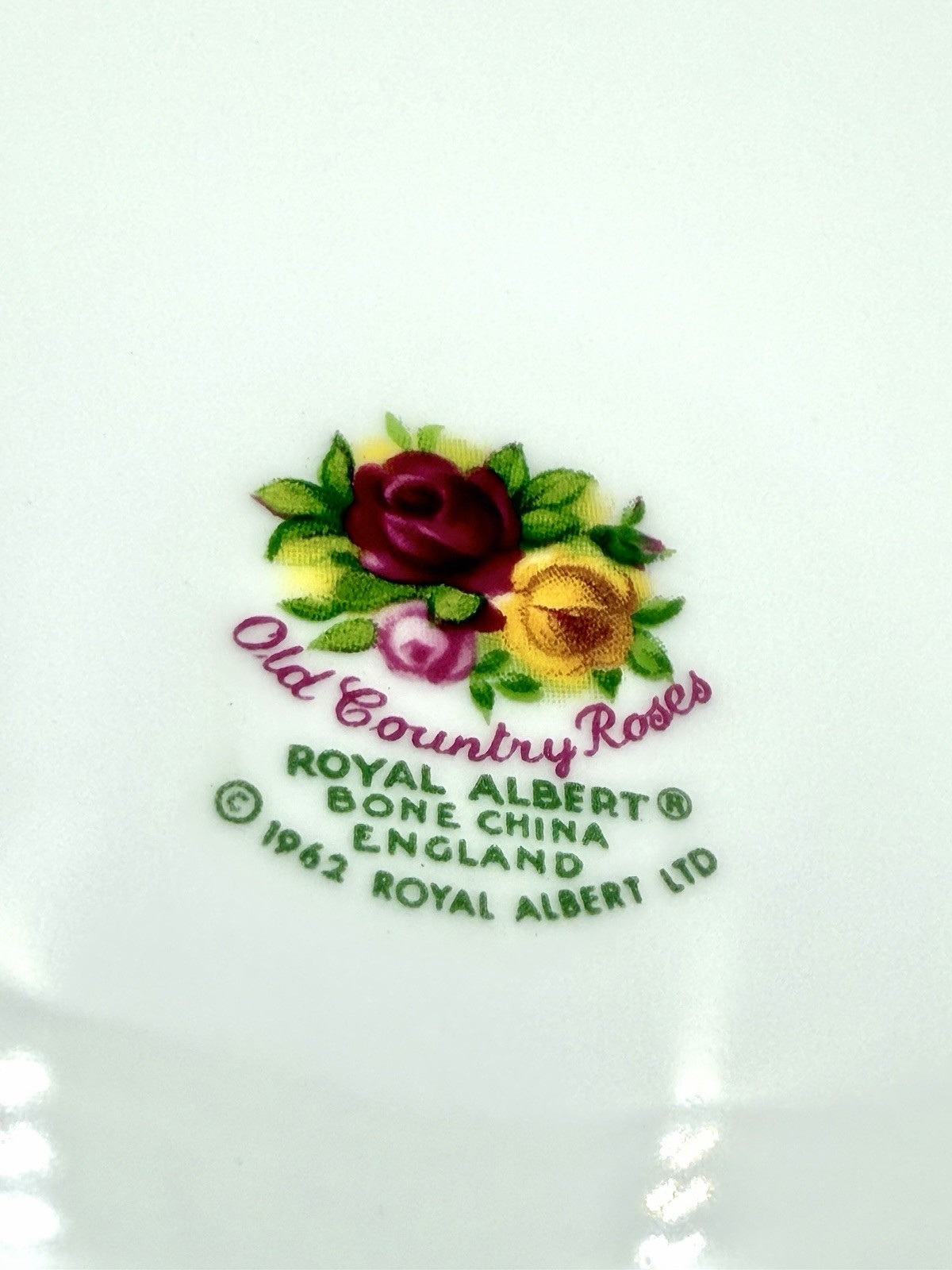 Royal Albert Old Country Roses – Round Covered Vegetable Bowl, 8 3/4”