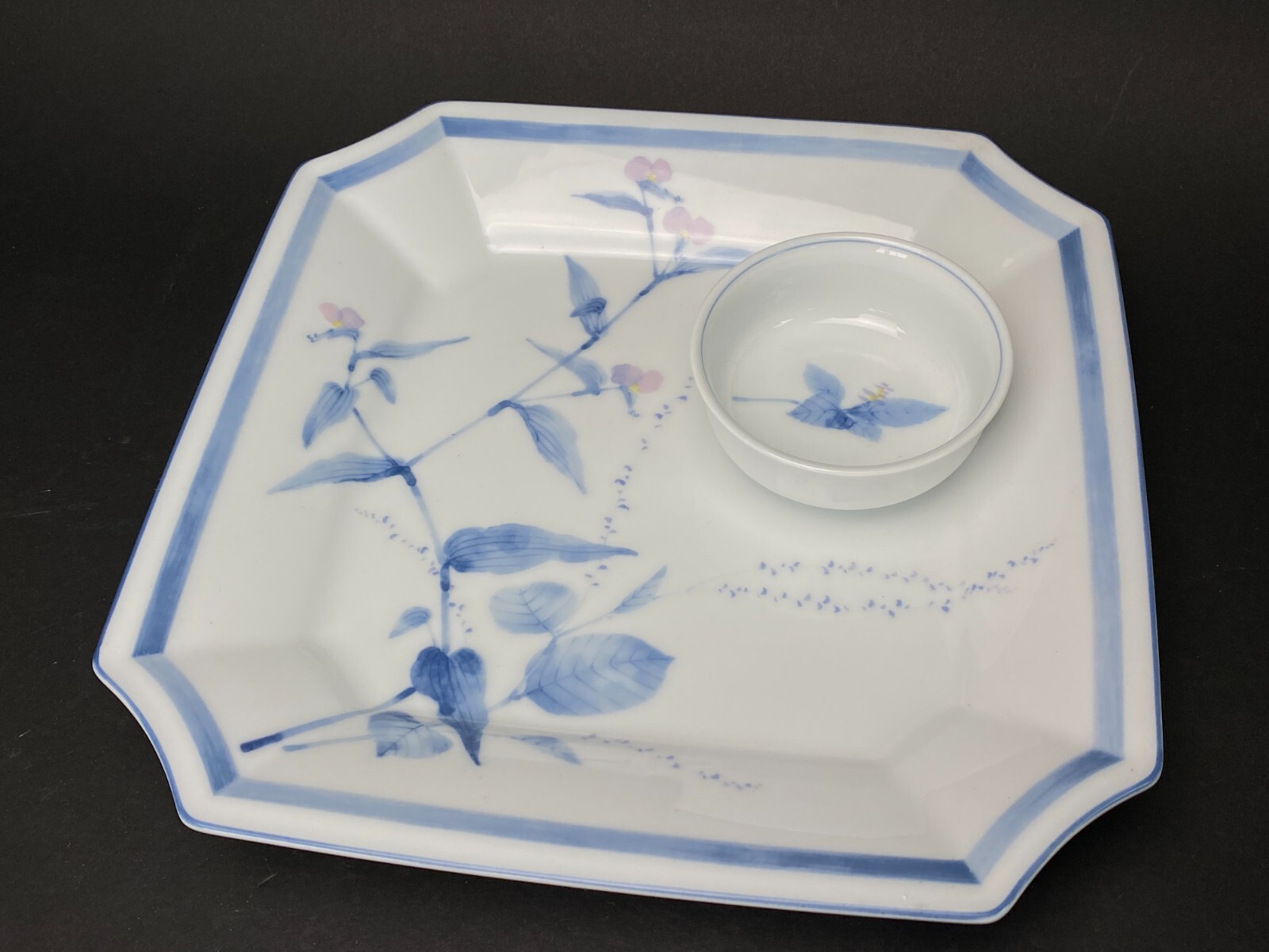 Japan Noritake Dinnerware set of 3 pcs. Setting Blue & White Flowers Plate&Bowls
