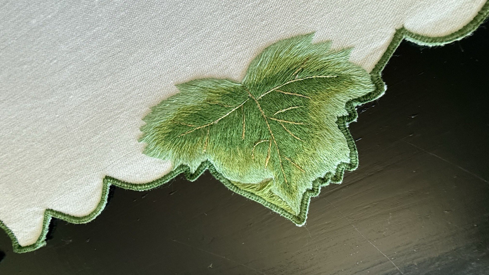 Anna Weatherley Butterfly Ivy Garland Set of 8 Placemats ( Astonishing find! )