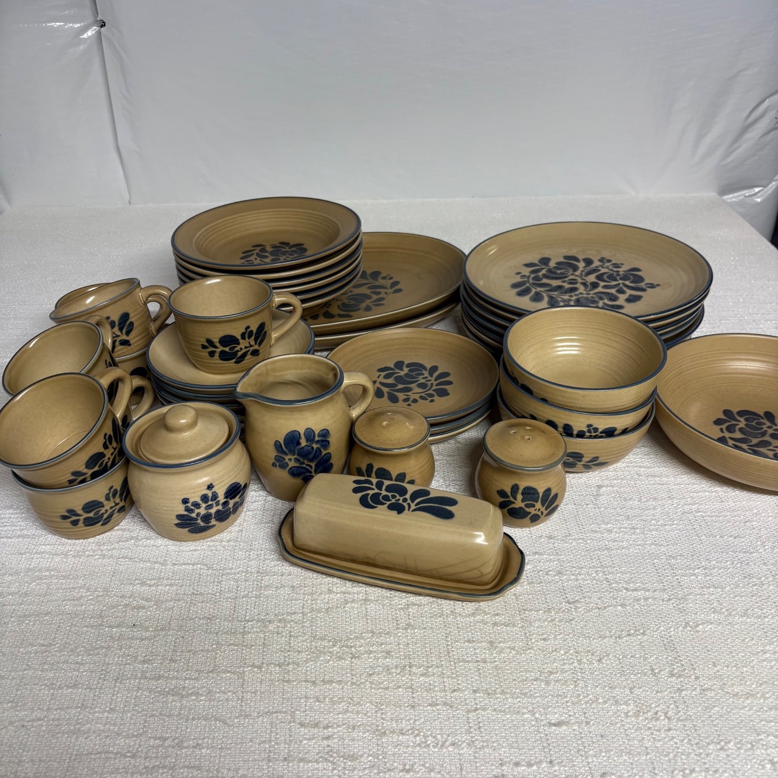 VTG Pfaltzgraff Folk Art Dinnerware Plates Dishes Mugs cream sugar butter CHOOSE