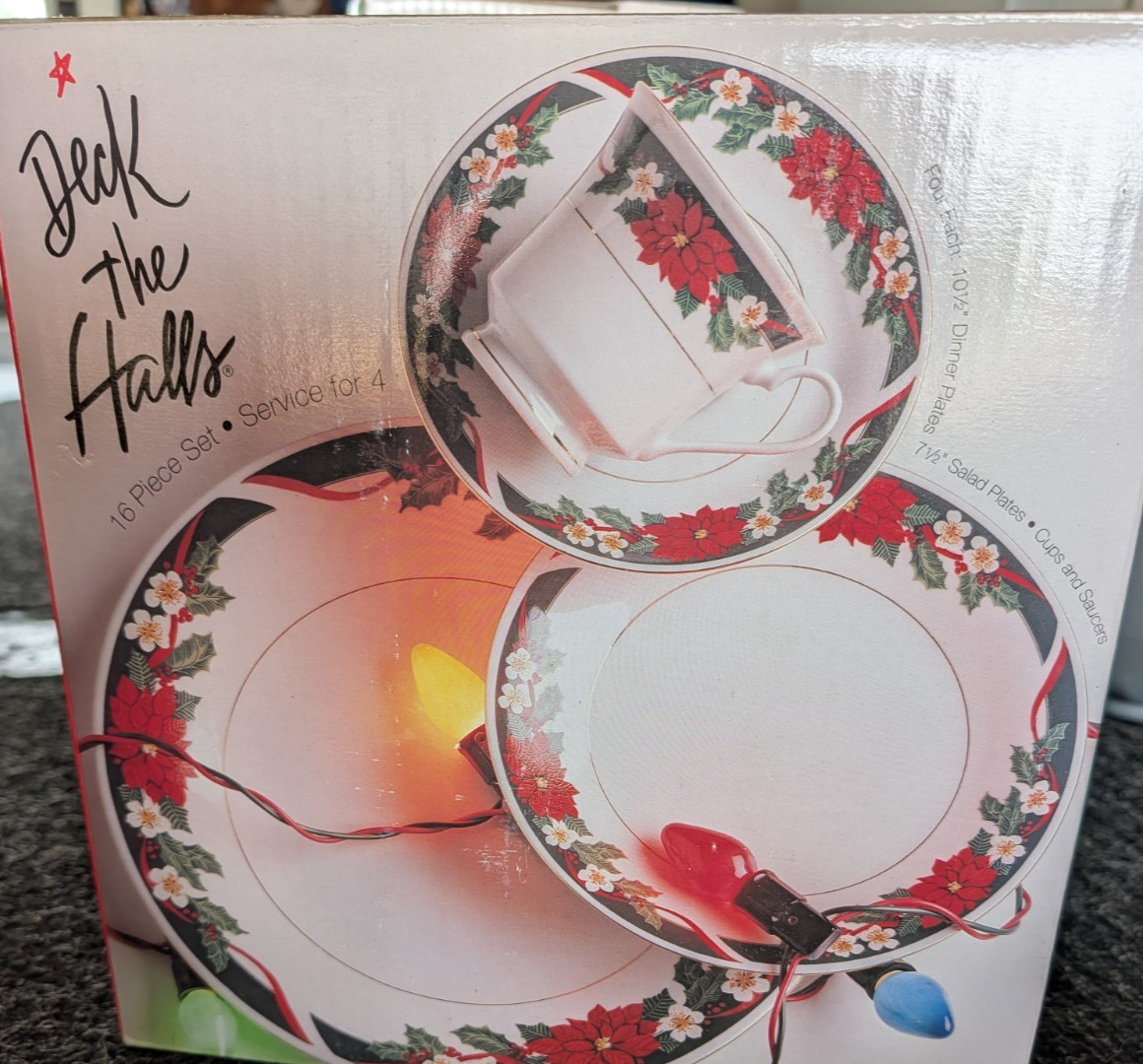 Tienshan DECK THE HALLS Dinnerware Service 4 Dinner Salad Cup Plate 16 Piece Set