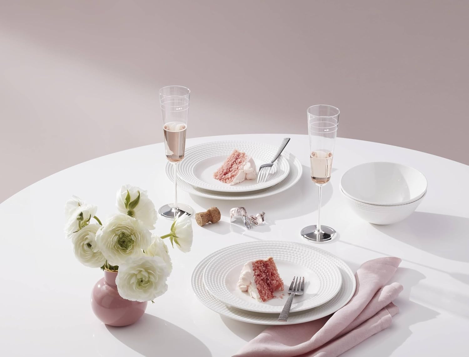 Wickford White 4-Piece Place Setting – Elegant Dining Essentials, 5.4 LB