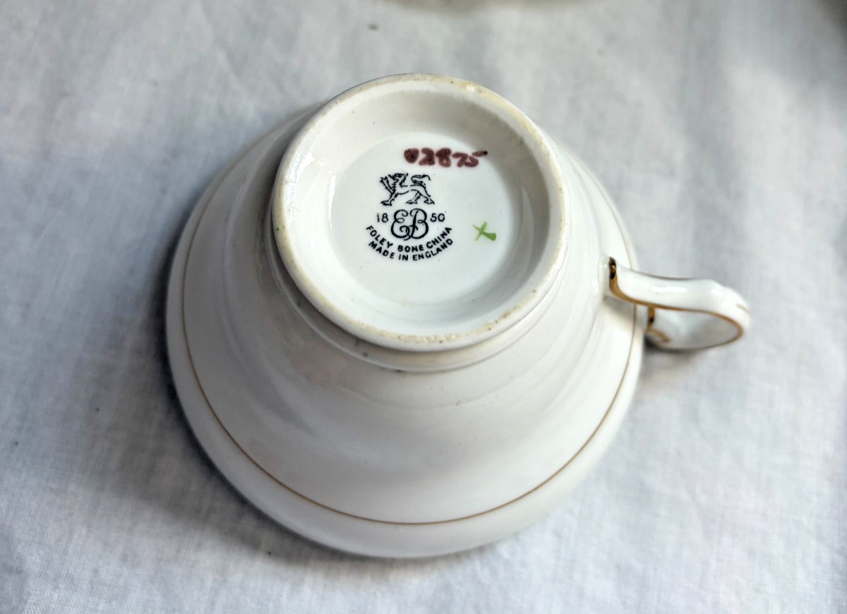 Vintage Foley Bone China England Yellow & Green Tea Cup Saucer Set Gold Trim