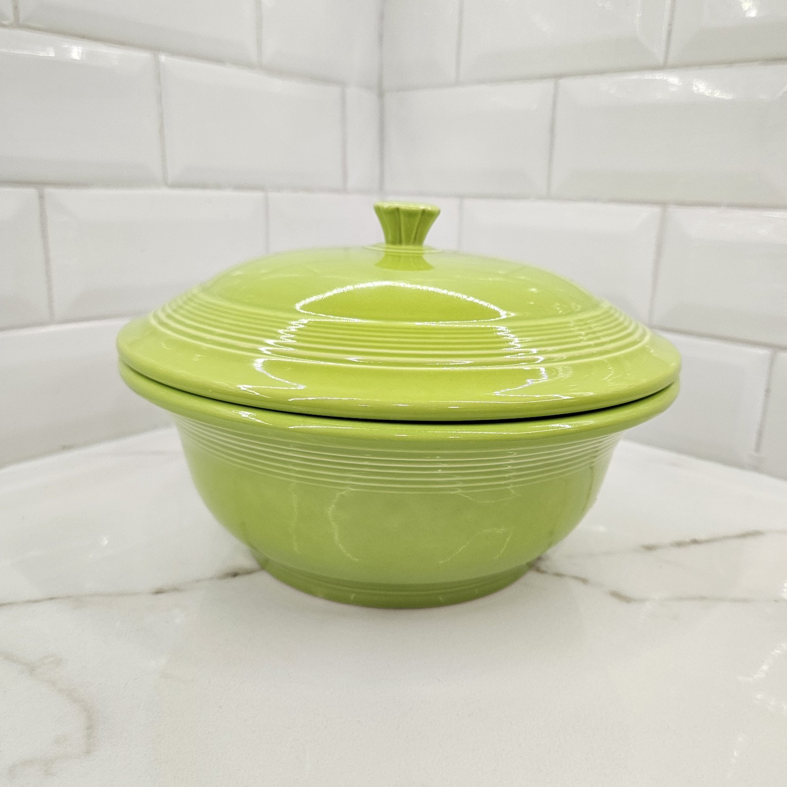 VTG Fiesta Chartreuse Green Round Covered Casserole Dish 2 Qt 9″ w/Lid HL 1997