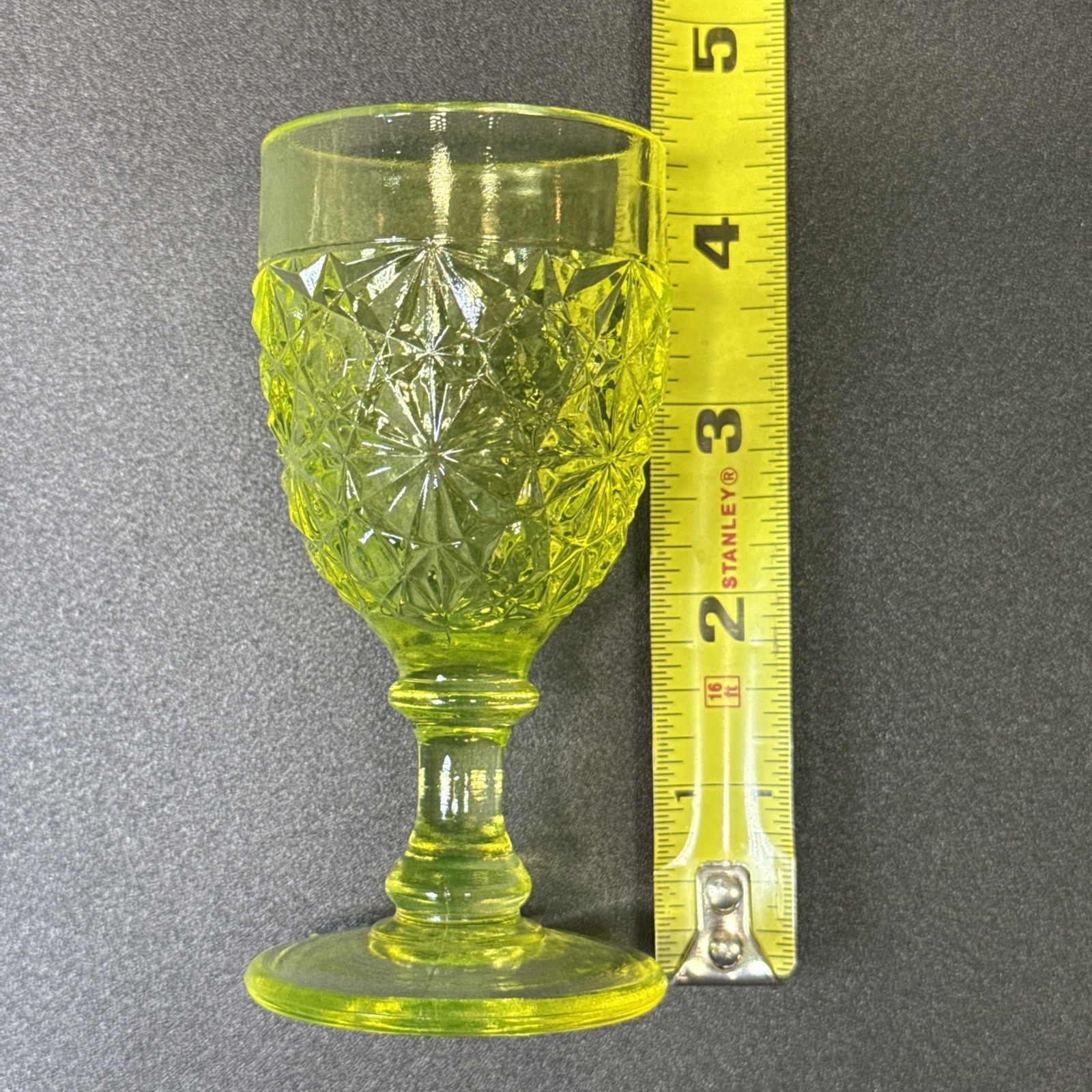 VTG 4” Uranium Vaseline Glass Goblet Daisy & Button Pattern UV Glow Lot Of 4