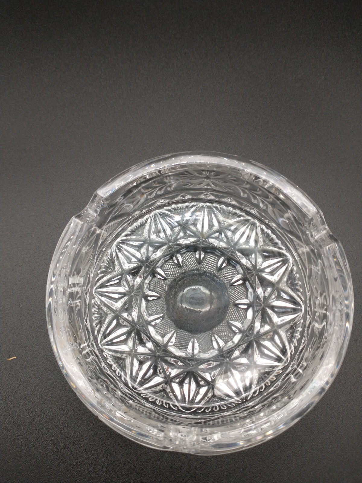 VINTAGE CUT AND ETCHED HEAVY CRYSTAL ASHTRAY Candy Bowl 4 1/2″ Round 1.2 Lb