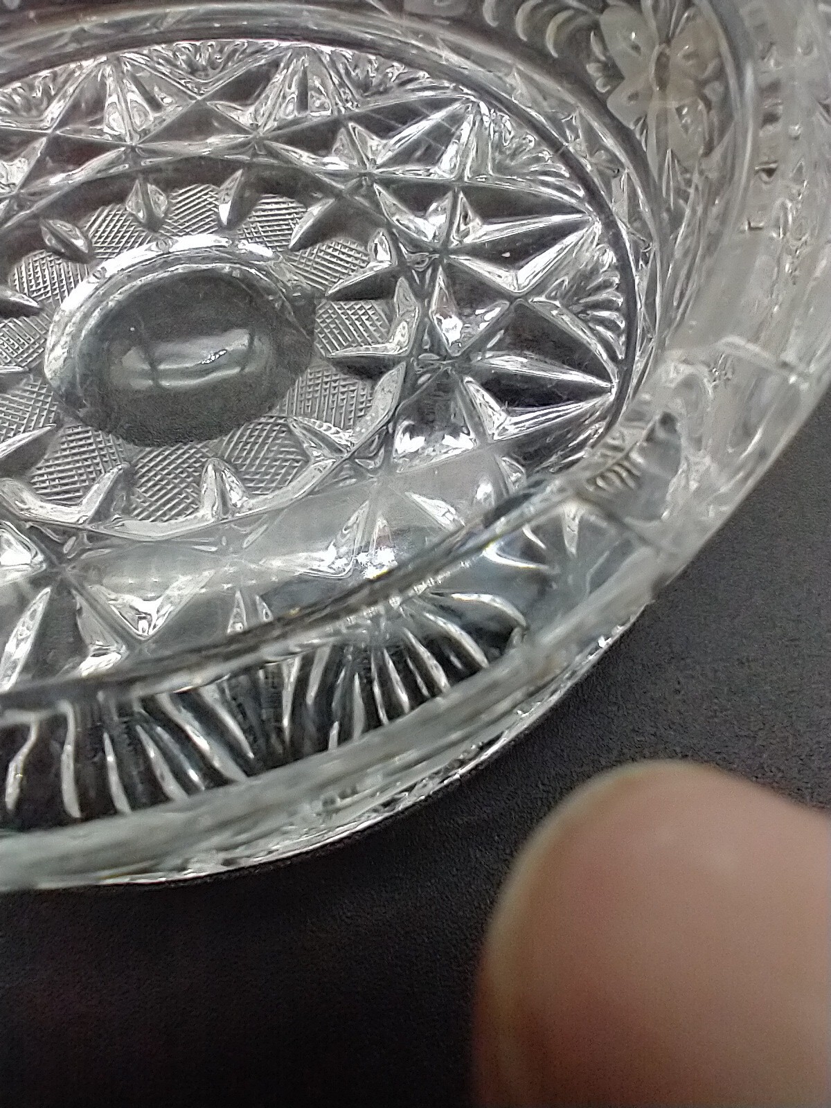 VINTAGE CUT AND ETCHED HEAVY CRYSTAL ASHTRAY Candy Bowl 4 1/2″ Round 1.2 Lb