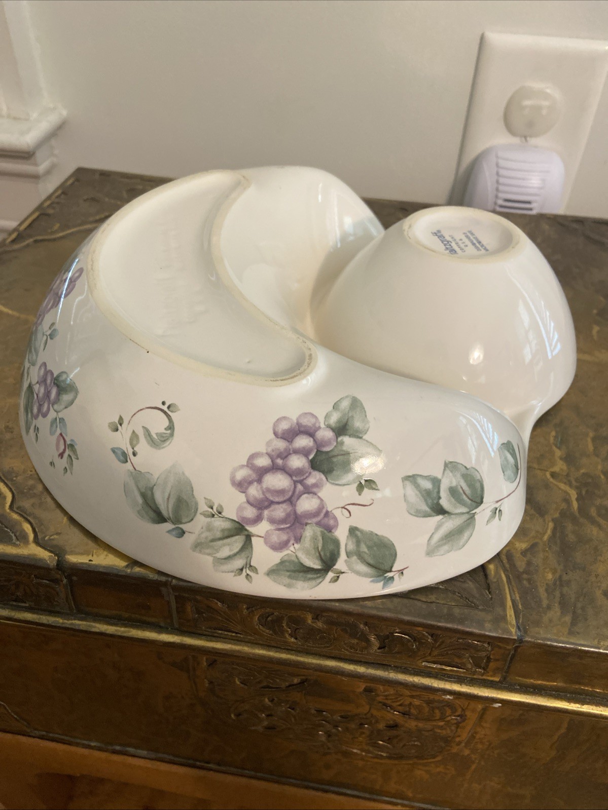 Pfaltzgraff “Grapevine” One Piece Chip and Dip Bowl ~ Excellent Condition