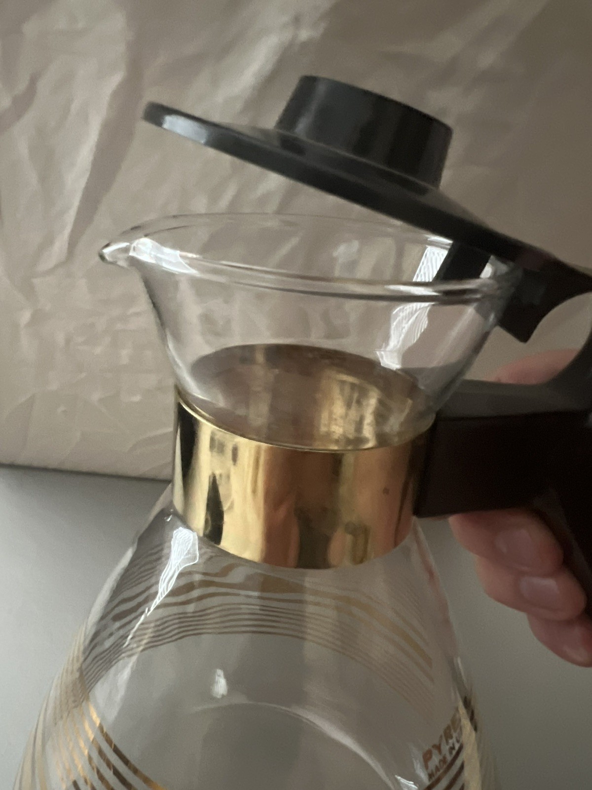 Pyrex Vintage Coffee Carafe w/ Stand Gold Stripe 60’s Diner Excellent Condition