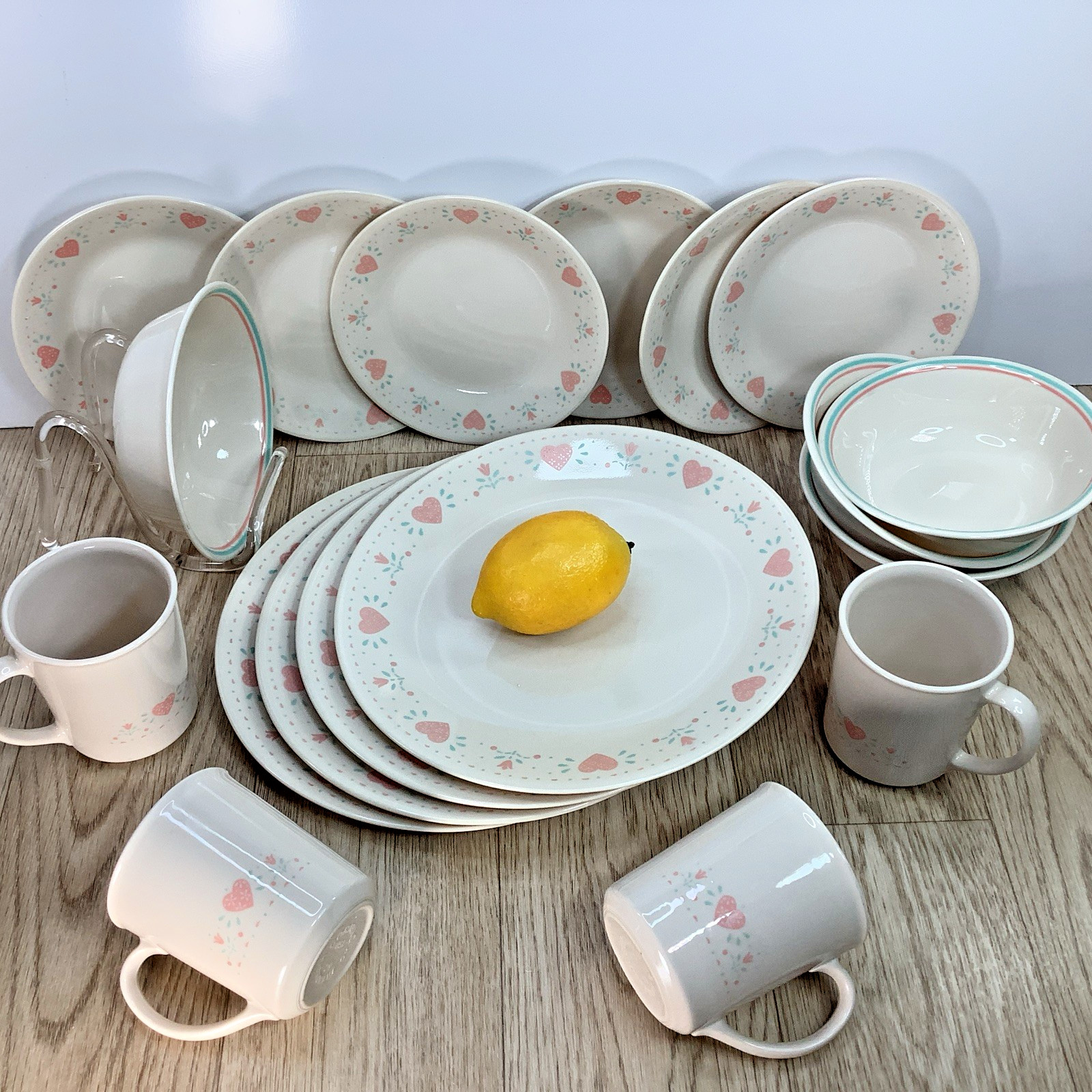 Corelle Forever Yours 18 Pc Dinnerware Set (Service for 4) PLUS 2 Extra Plates