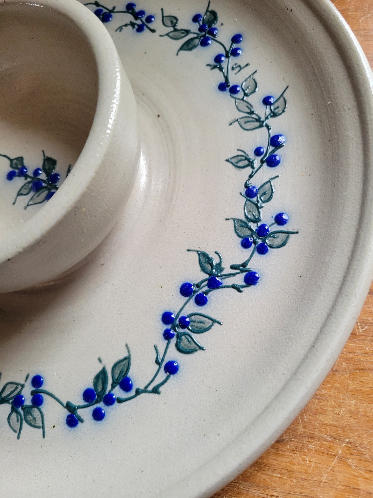 Salmon Falls Stoneware Blueberry & Green Vine 2002 Chips And Dip Platter