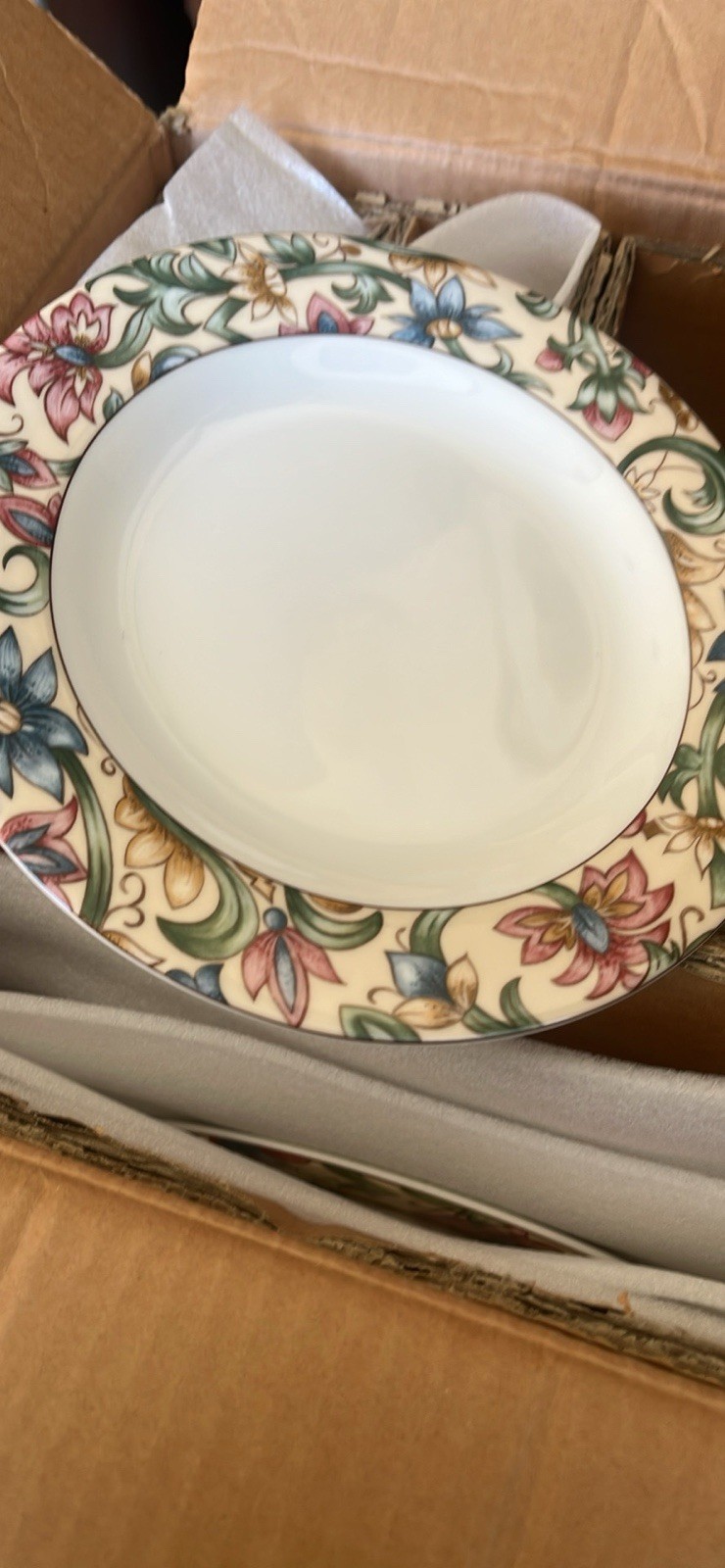 Royal Doulton Jacobean Fine China. (4) 5-Piece Place Settings 20 pieces total