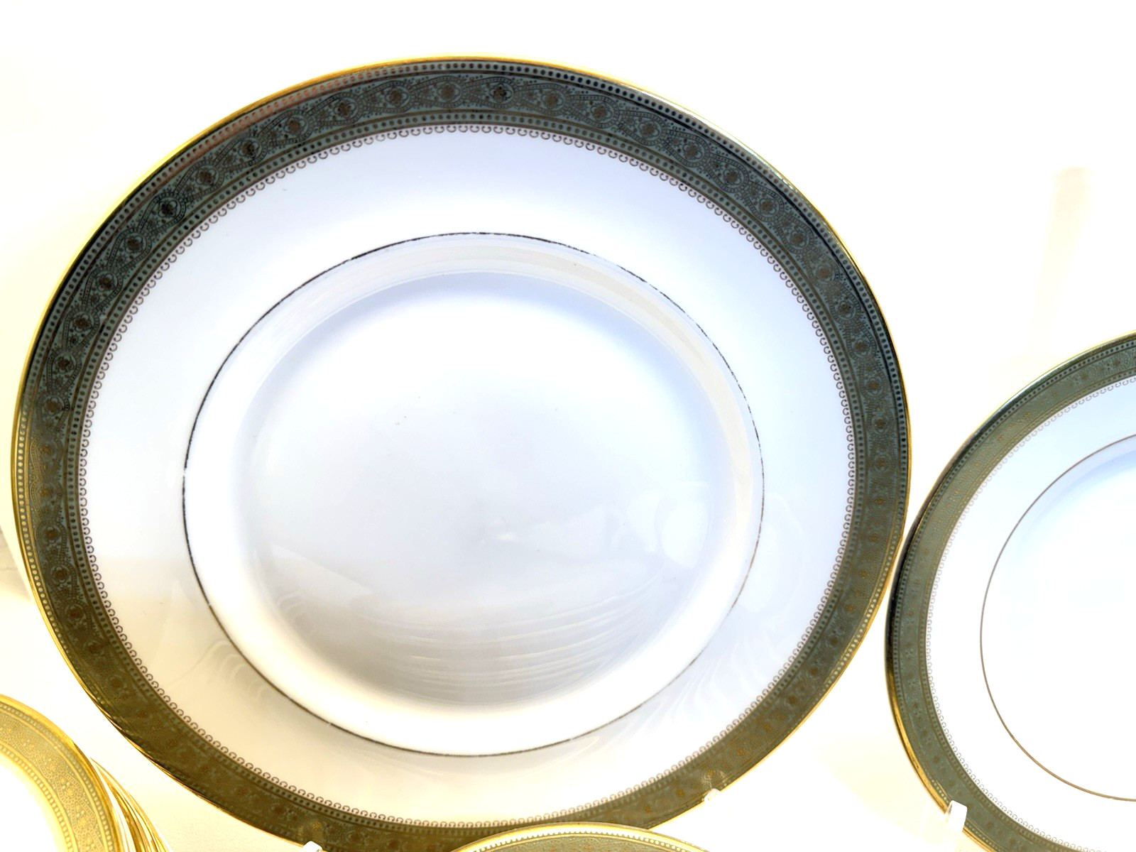 72pc Royal Doulton BELVEDERE H5001 China Set – Service for 12+ – Pristine Gold