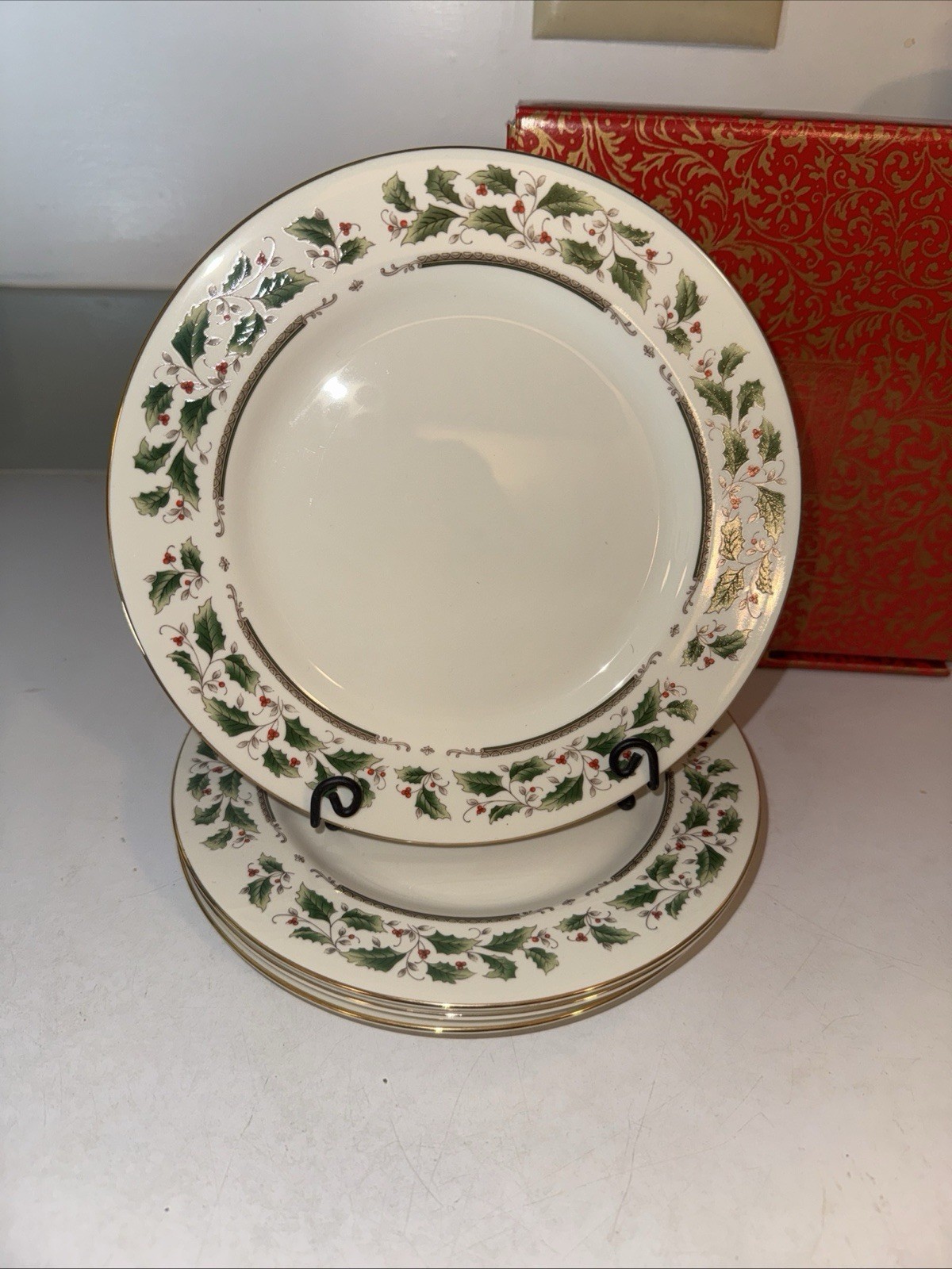 Set of 4 Royal Limited Home for the Holidays Holly Dessert/Salad Plates New