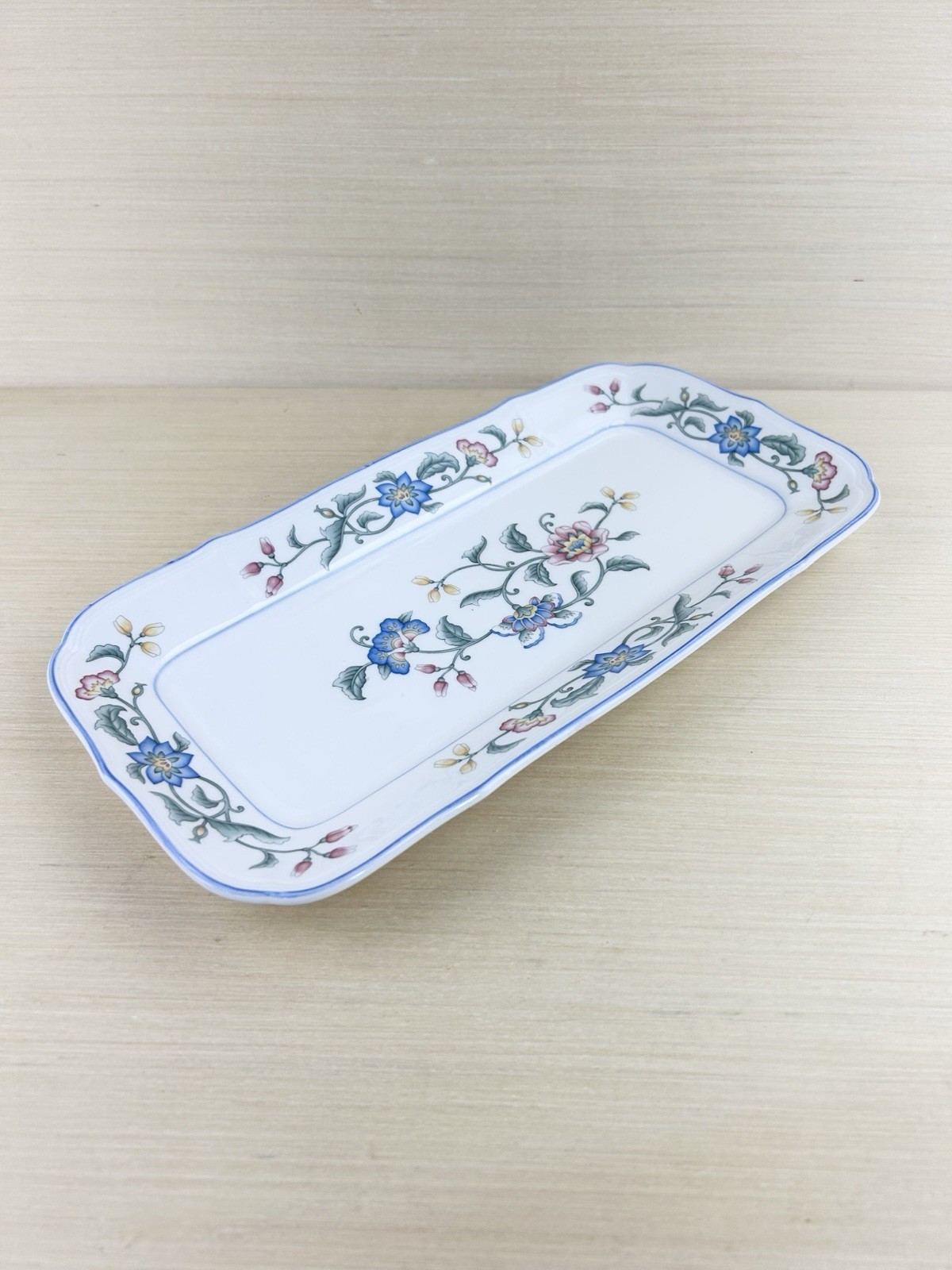 Villeroy & Boch Delia Sandwich Tray Vitro Porcelain 12 3/8 in X 6 3/8