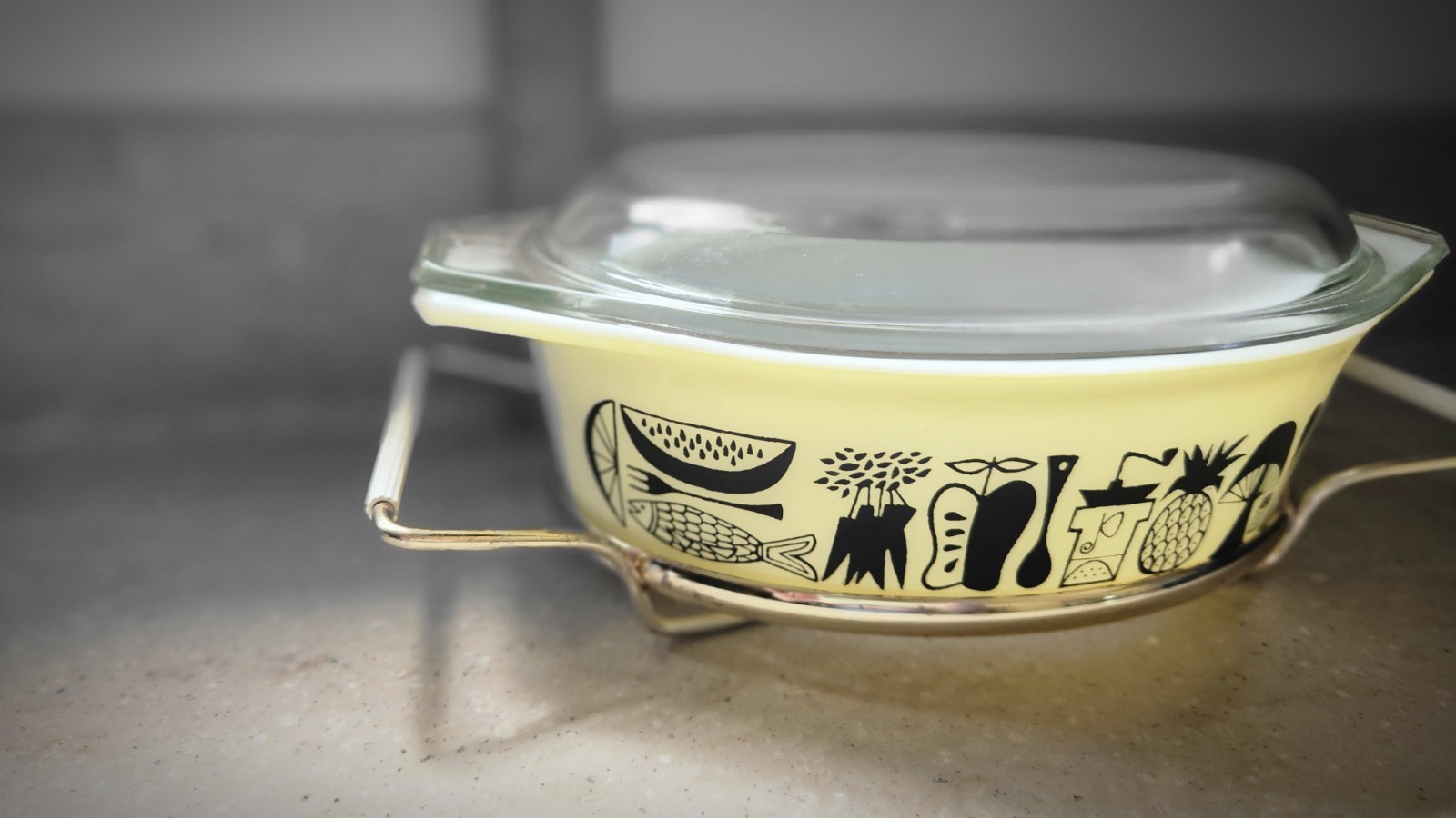 PYREX Mod Kitchen Oval Casserole Dish – 1.5 Qt – Promo, 1958