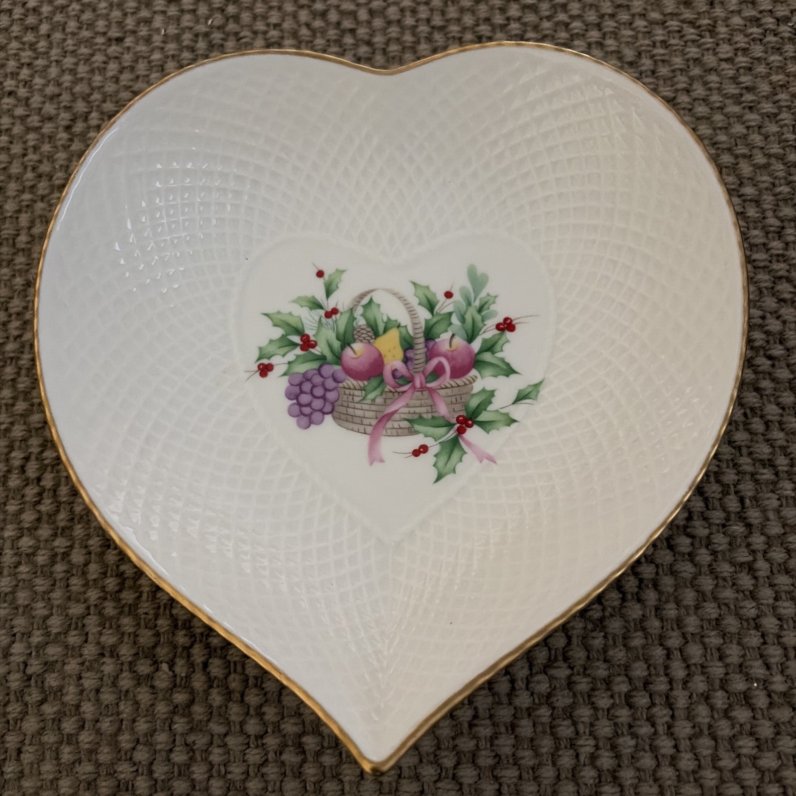 Mikasa Ivory Bone China, Japan, Christmas Spirit Heart Shaped Trinket Bowl B2098