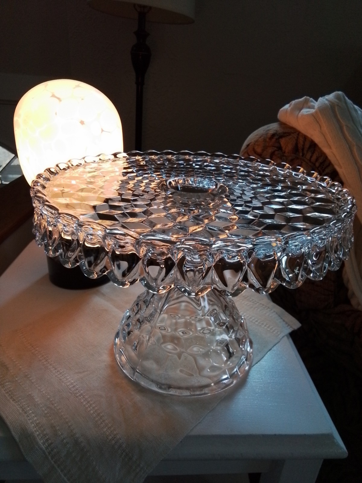 FOSTORIA 10″ American-Cubist Pedestal vtg CAKE STAND with Rum Well