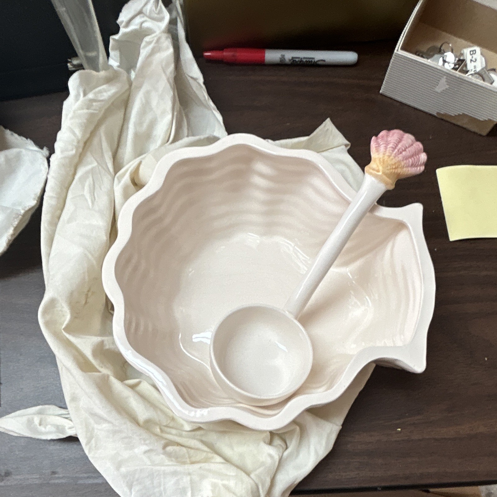 Ceramic Shell Serving Bowl w/ Crab Lid & Ladle, Glossy White, 44/588